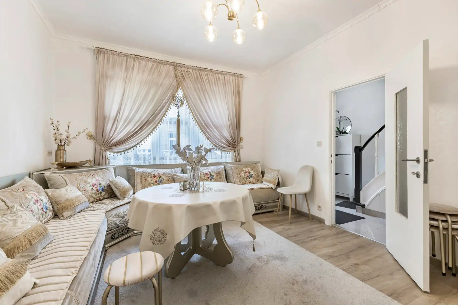 Goed gelegen woning met 4 slaapkamers en 3 badkamers foto 5