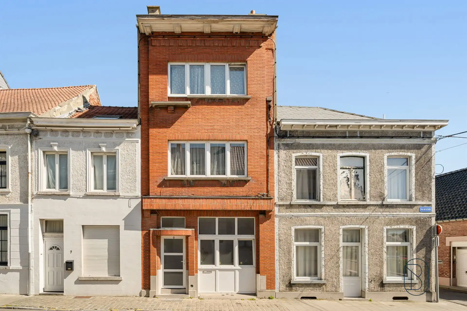 Goedgelegen gerenoveerde woning foto {{pictureIndex}}