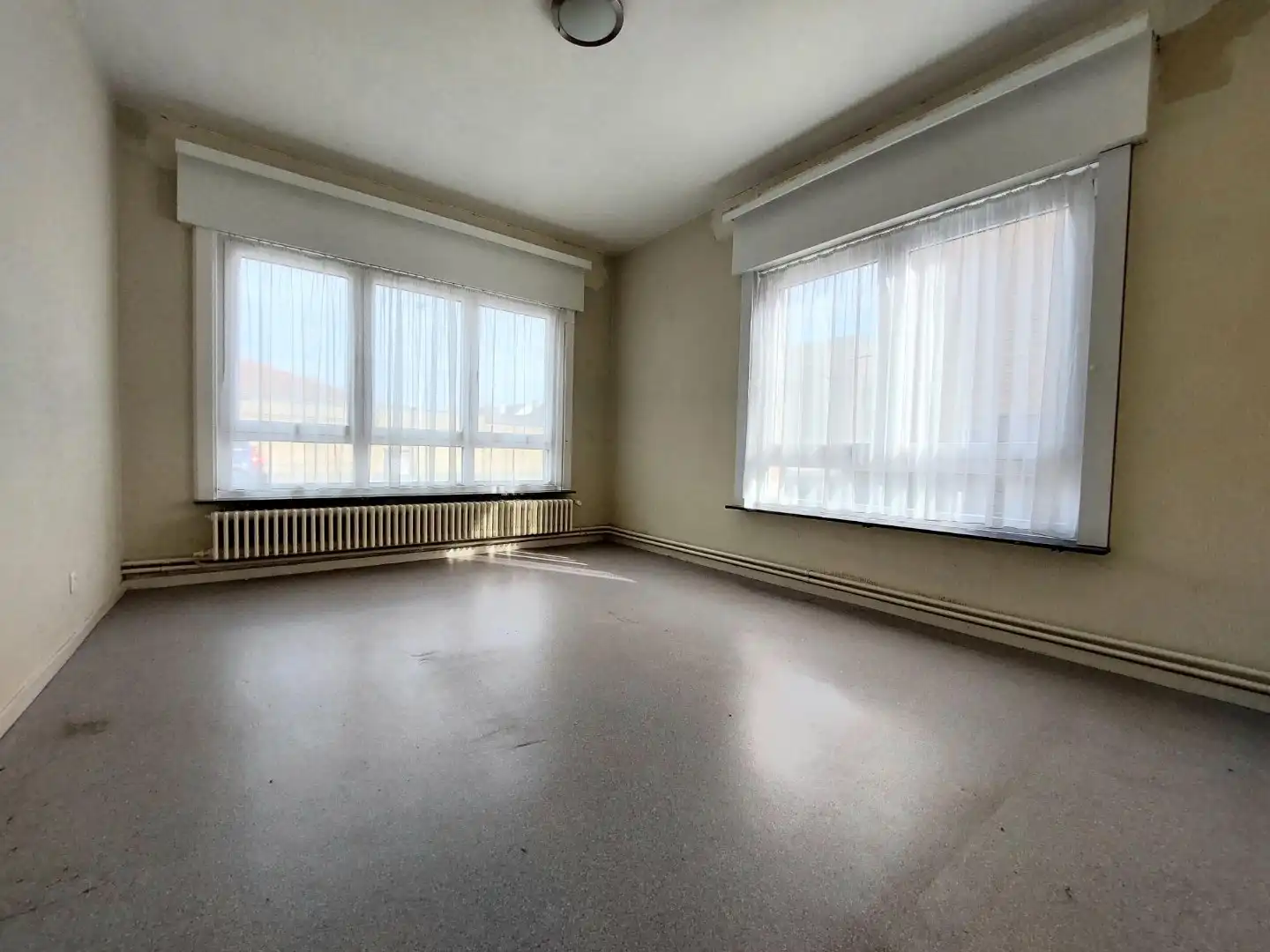 Gelijkvloersappartement met terras en garage foto 9