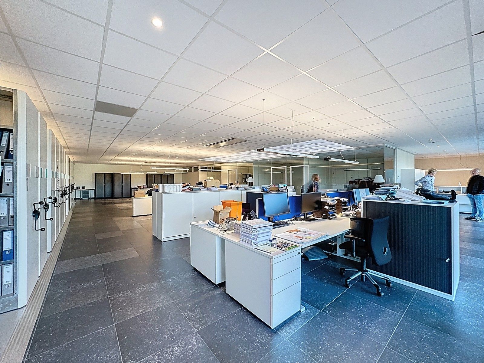 Exclusieve KANTOORRUIMTE (380 m²) met UITSTRALING op toplocatie (op 500m van autosnelwegen), voorzien van modern comfort en maximale zichtbaarheid te Loppem! foto 7