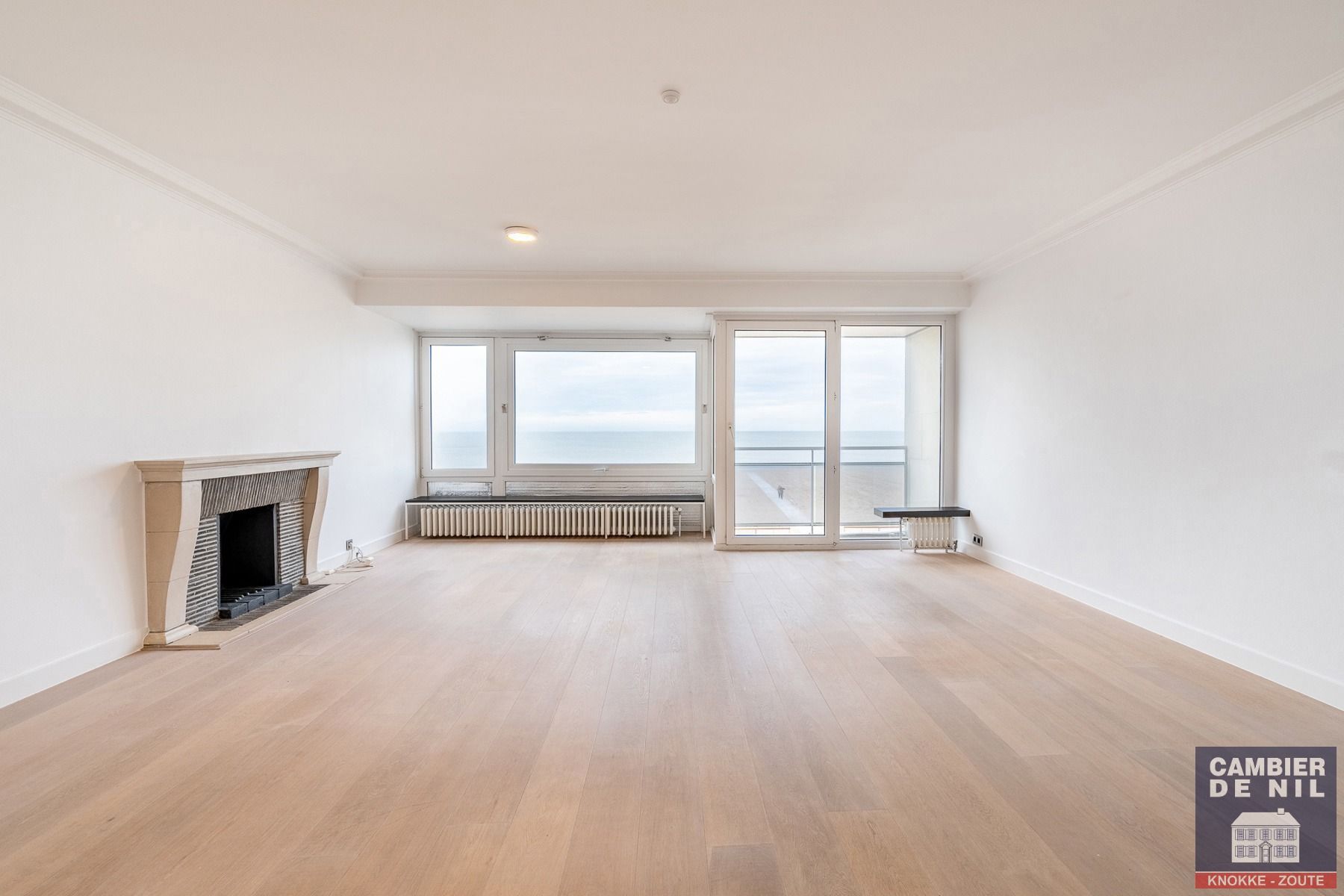 Lichtrijk, ongemeubeld, 3-slaapkamerappartement met frontaal zeezicht aan Albertplein – Hartje Zoute foto 5