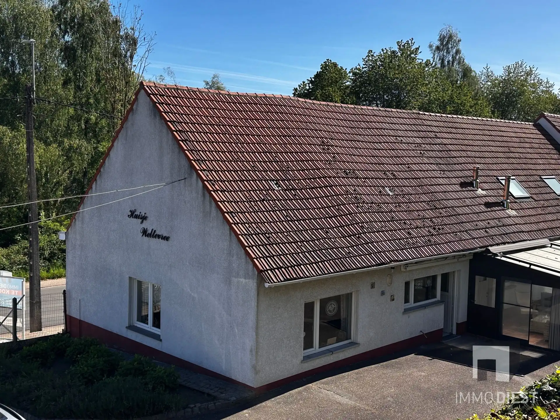 Woning met grote garage en stalling foto 3