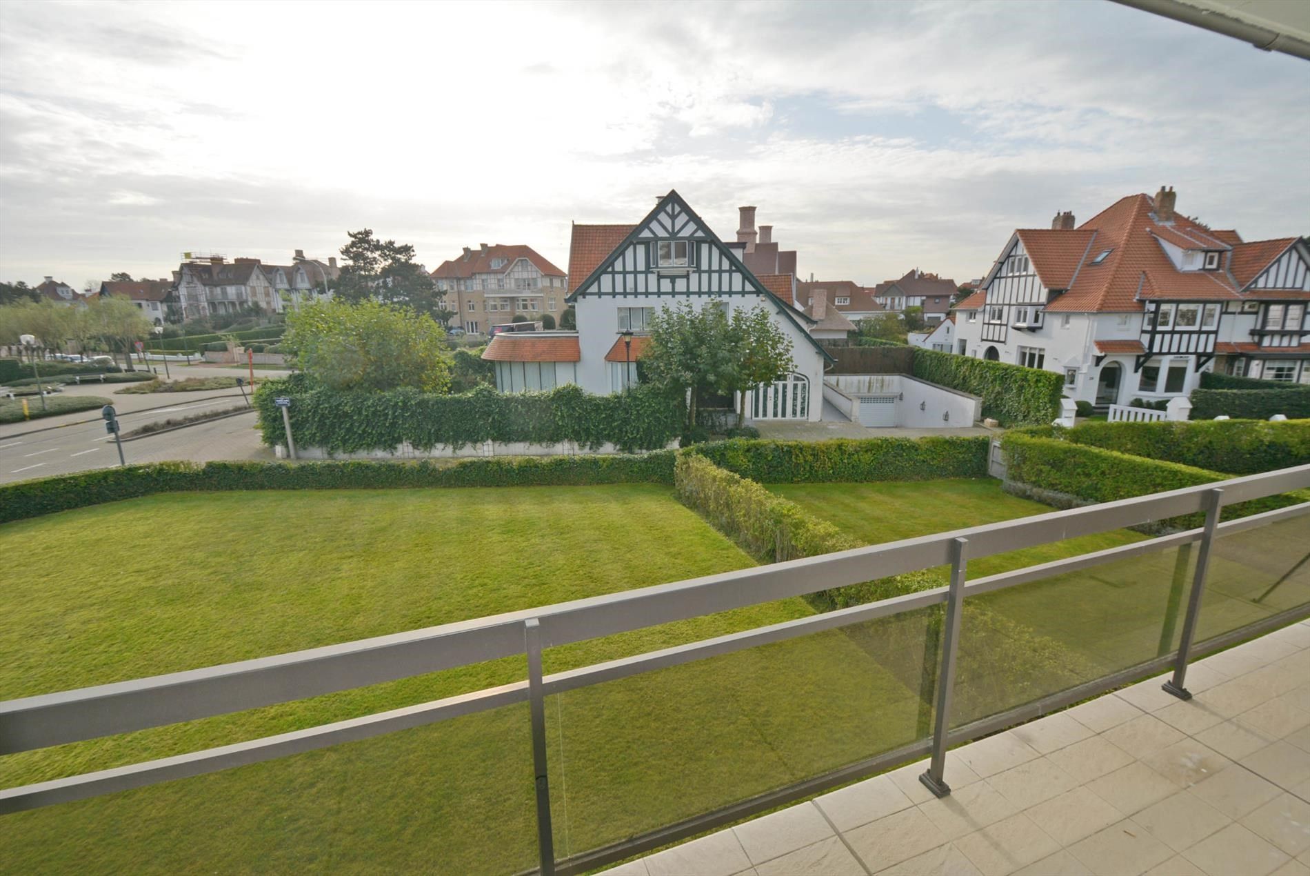 Ruim zuidgericht villa-appartement met 3 slaapkamers in hartje Zoute foto 3