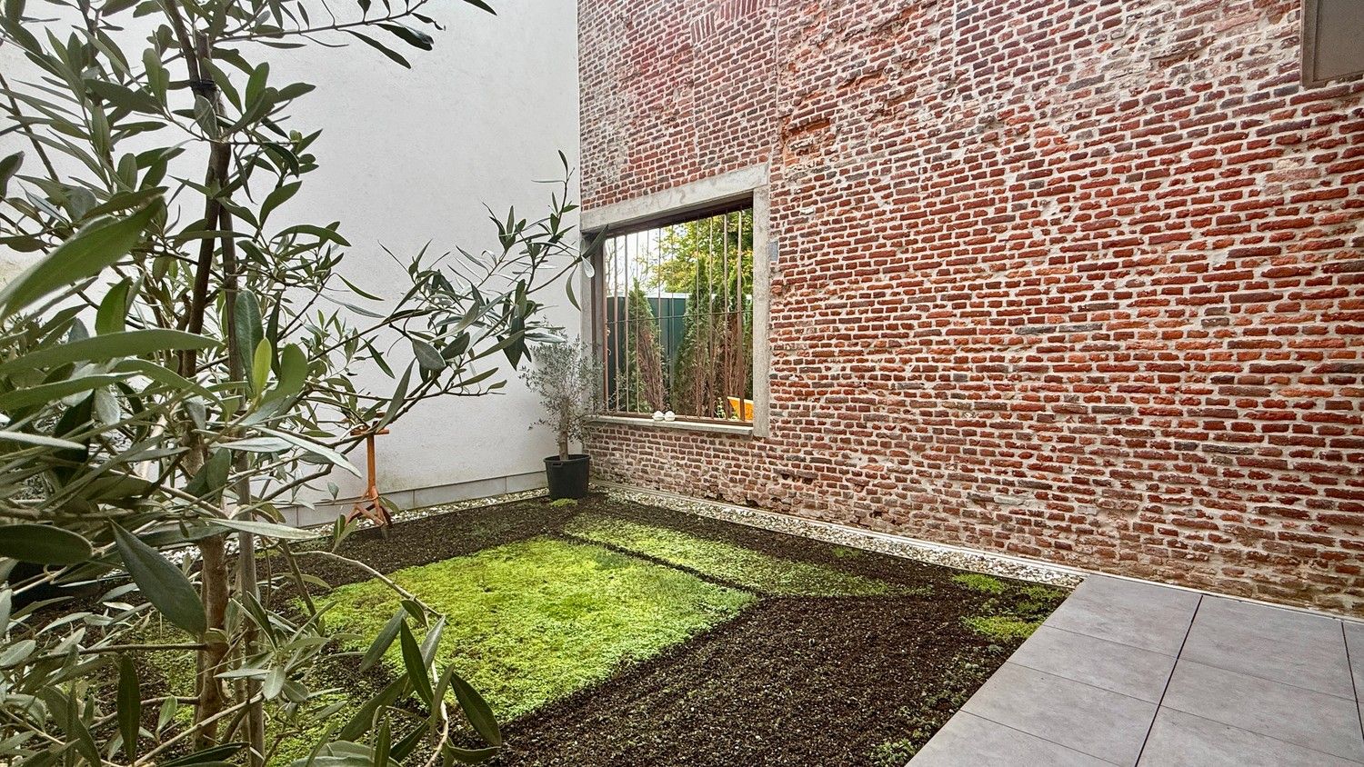 Modern gelijkvloers appartement met 1 slaapkamer en ruim terras/tuin in hartje Lanaken foto 2