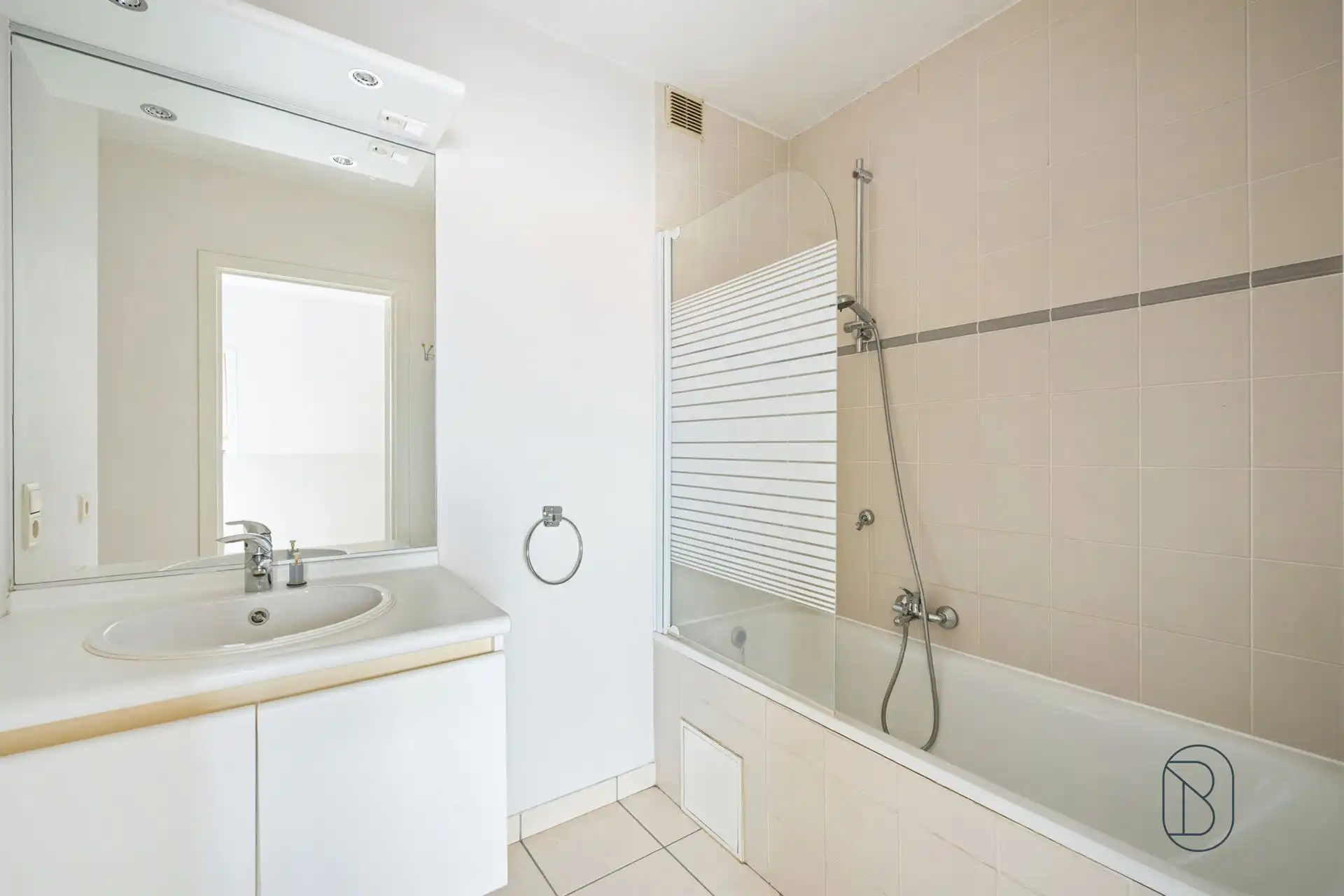 Instapklaar appartement nabij centrum Avelgem foto 11