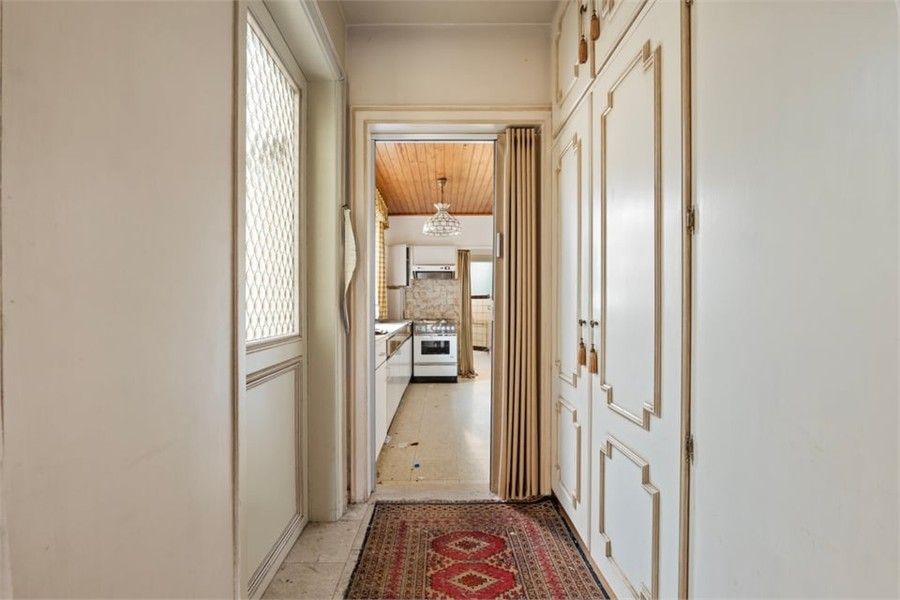 OP TE FRISSEN STADSWONING MET VEEL POTENTIEEL IN SINT-TRUIDEN foto 9