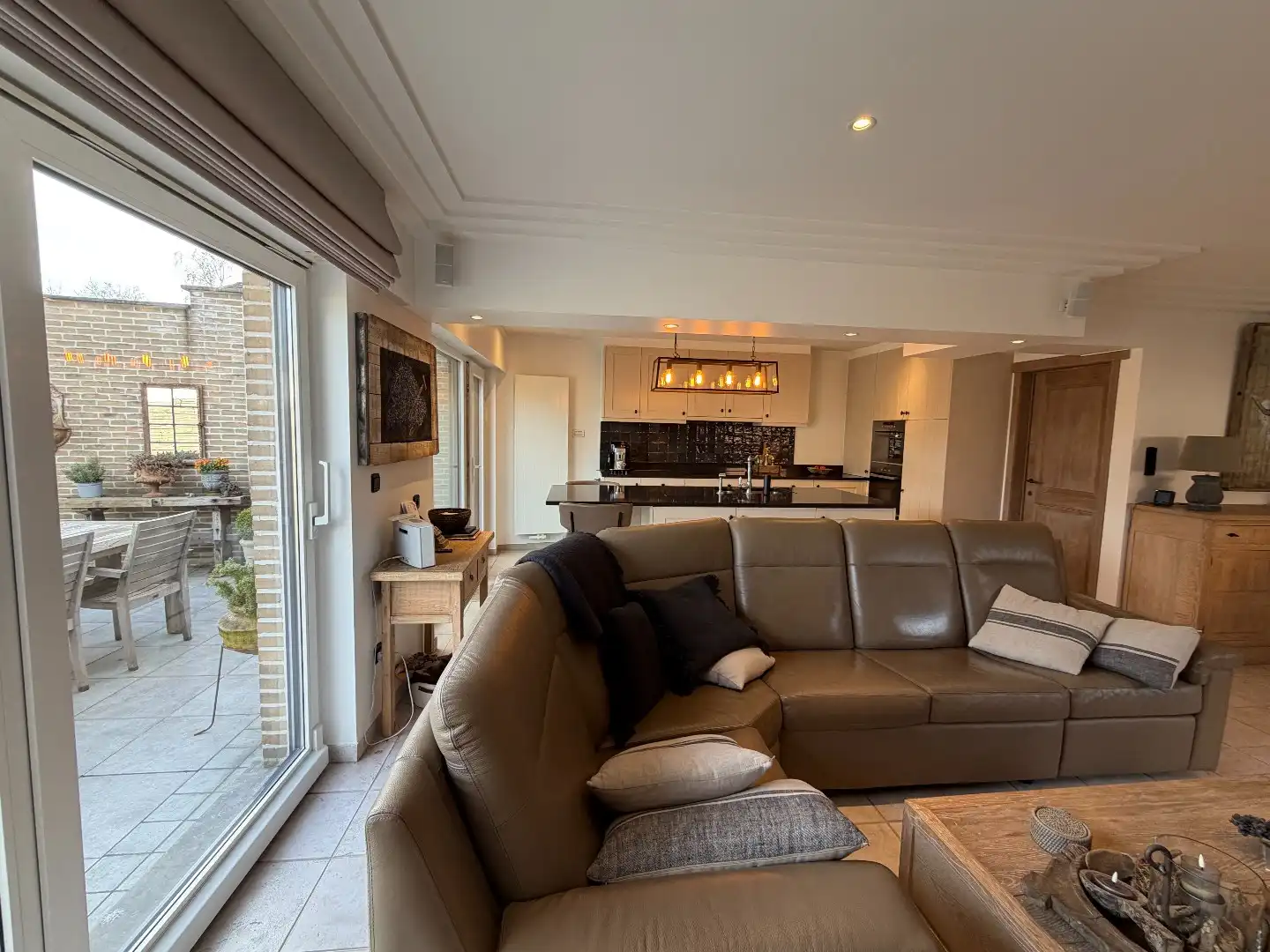 Instapklaar wonen? Ontdek deze woning met 4 slaapkamers, poolhouse en nieuwe badkamer. foto 9