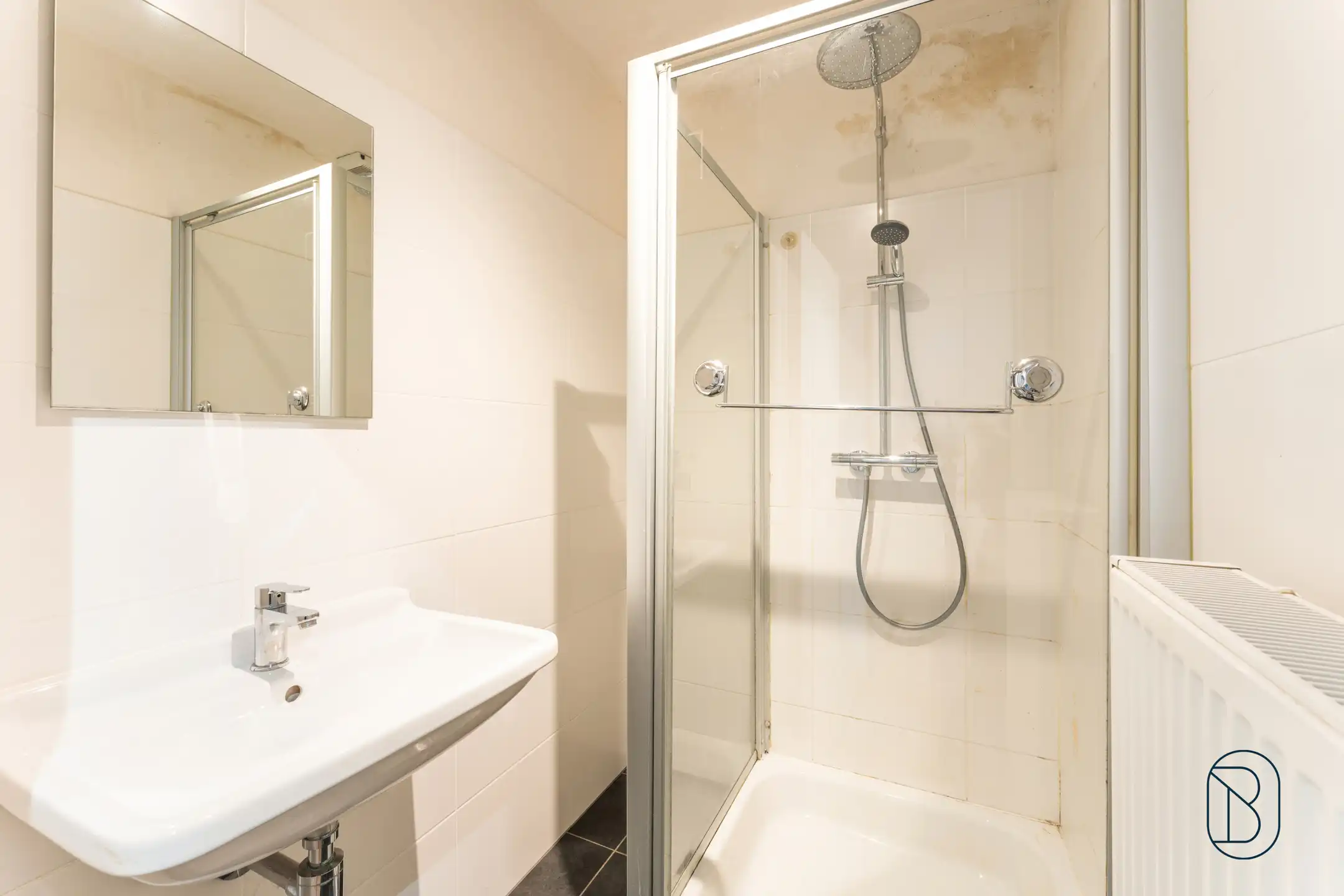 Instapklare woning met 4+ kamers, tuin, oprit en garage foto 14