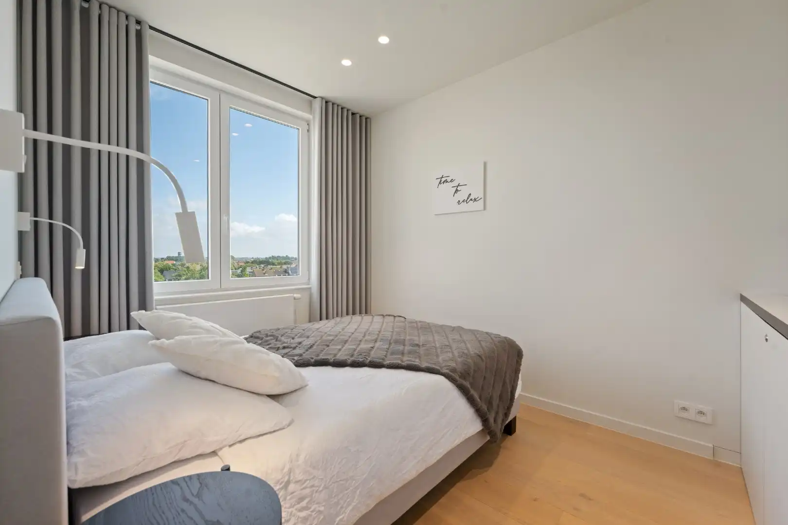 Instapklaar gemeubeld 2-slaapkamerappartement met zeezicht en duinenzicht te Bredene  foto 6