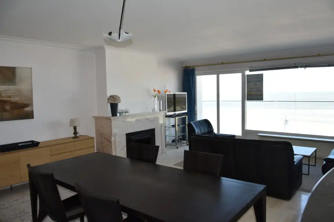 RUIM 2 SLAAPKAMER APPARTEMENT OP DE ZEEDIJK foto 2