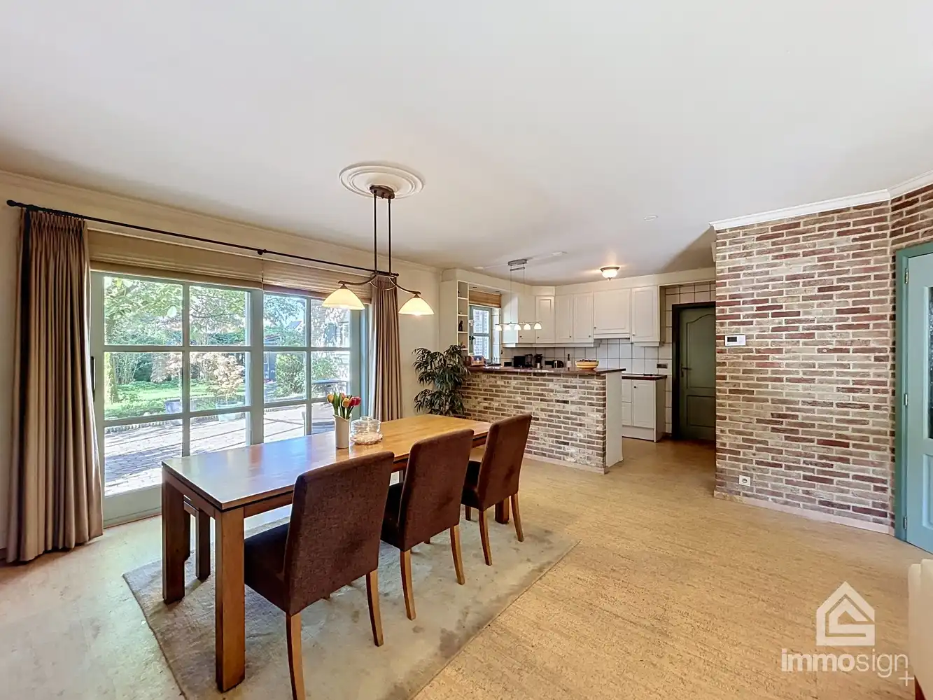 Charmante, ruime, gezinswoning met 4 slaapkamers te Hamont! foto 8