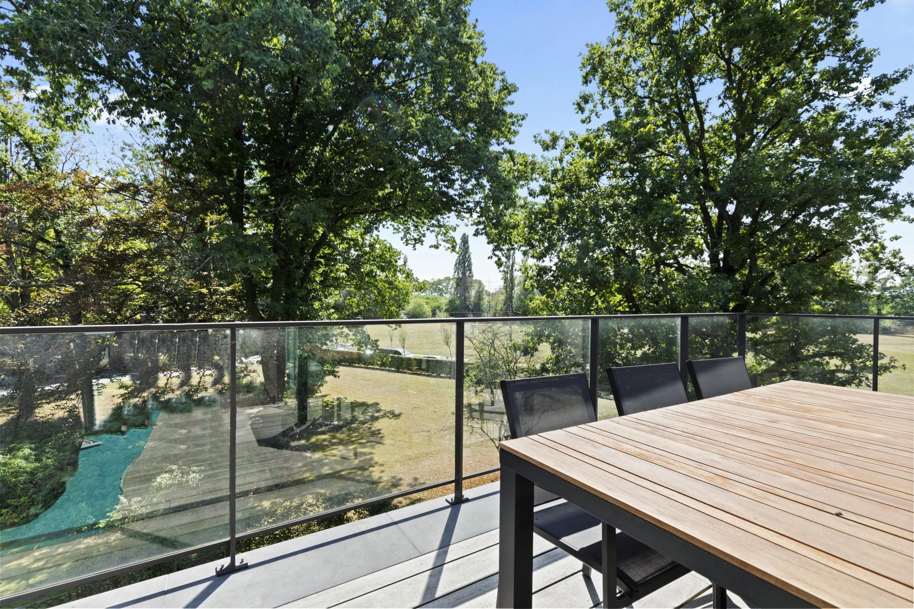 Prachtig 2 slaapkamer appartement  in een groene omgeving  foto 9