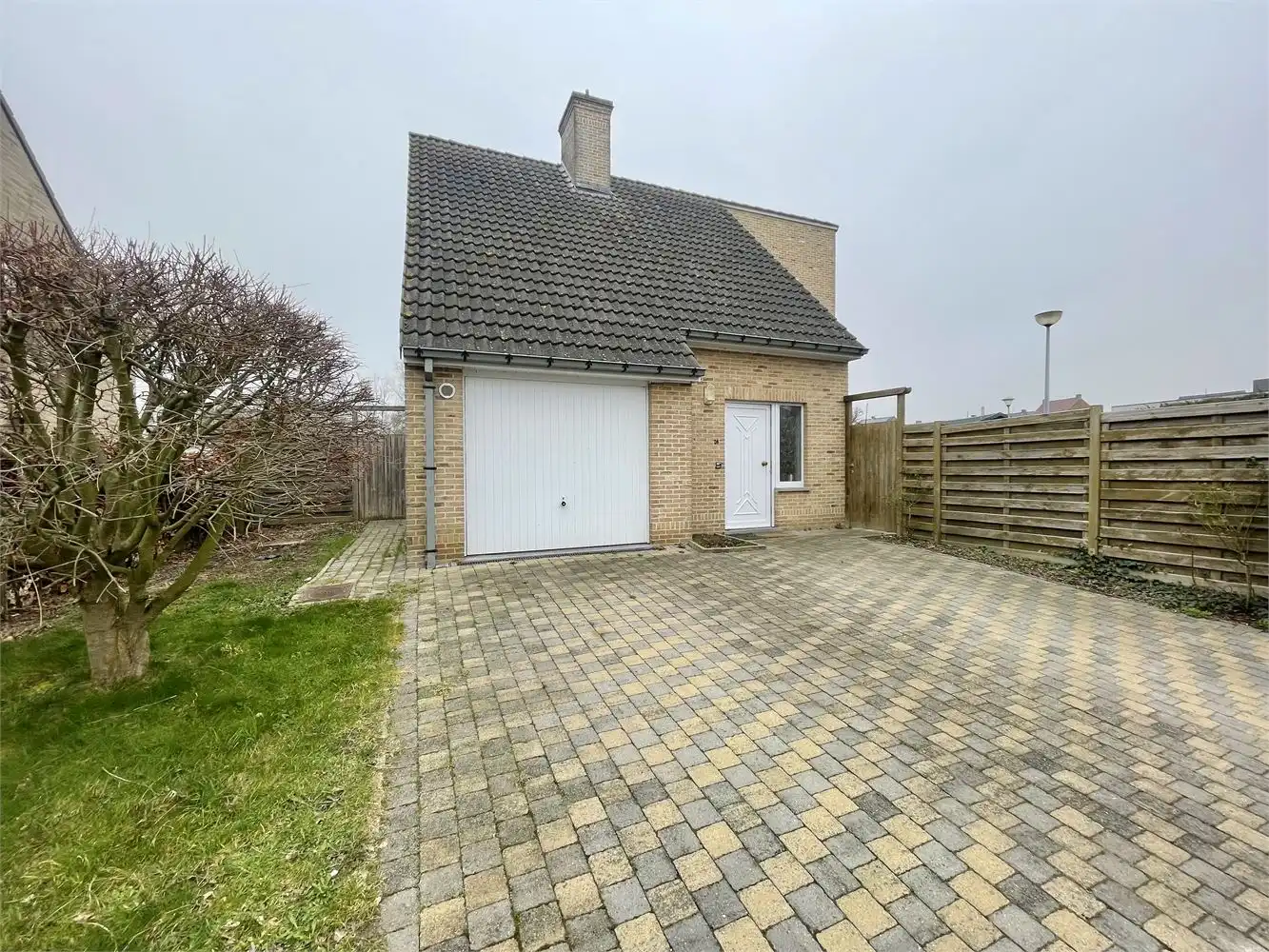 Woning met twee slaapkamers en tuin foto {{pictureIndex}}
