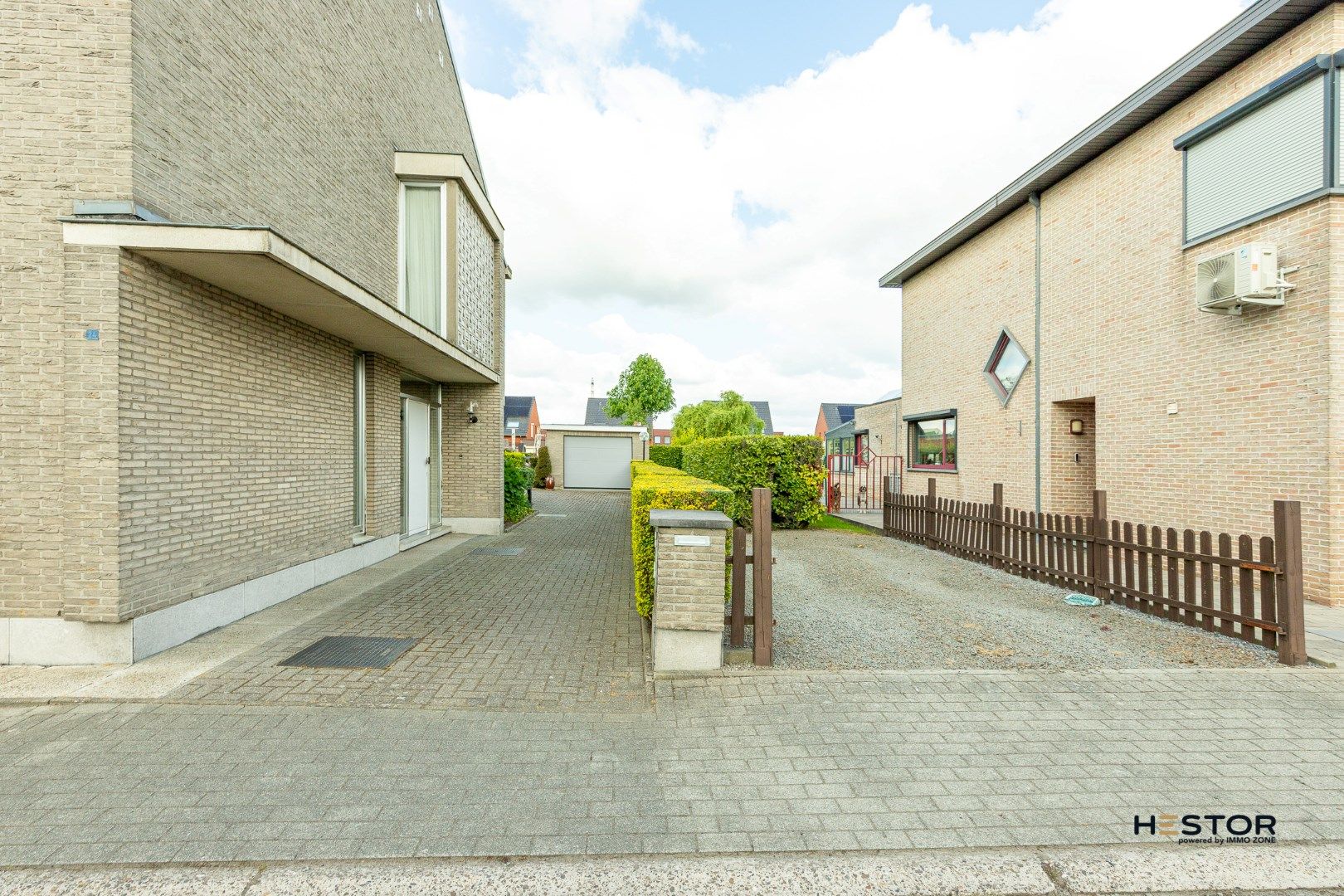 Ruime woning met 5 slaapkamers, tuin en garage in Lebbeke foto 2