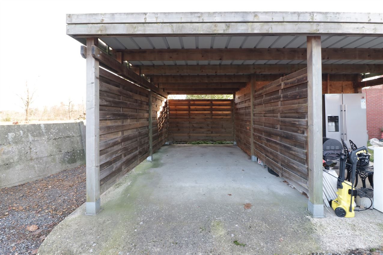 Woning met 2 slpk, terras, autostaanplaats onder de carport foto 23