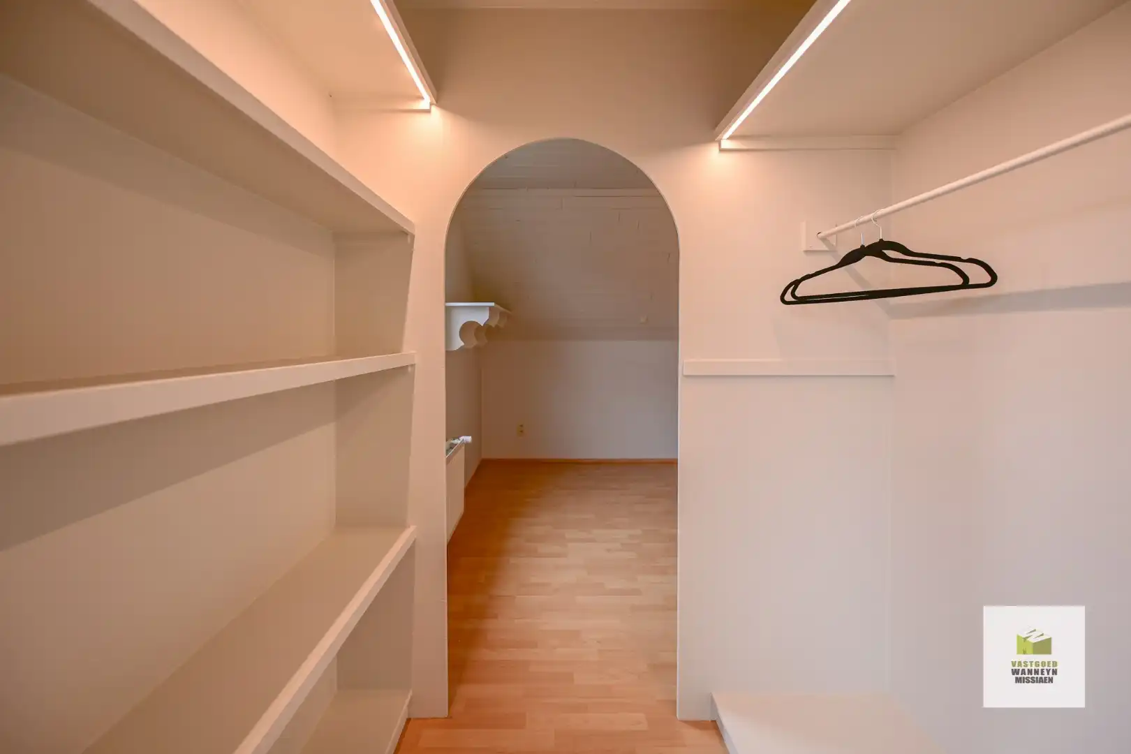 Ruime open bebouwing met 4 slaapkamers en landelijk vergezicht foto 18