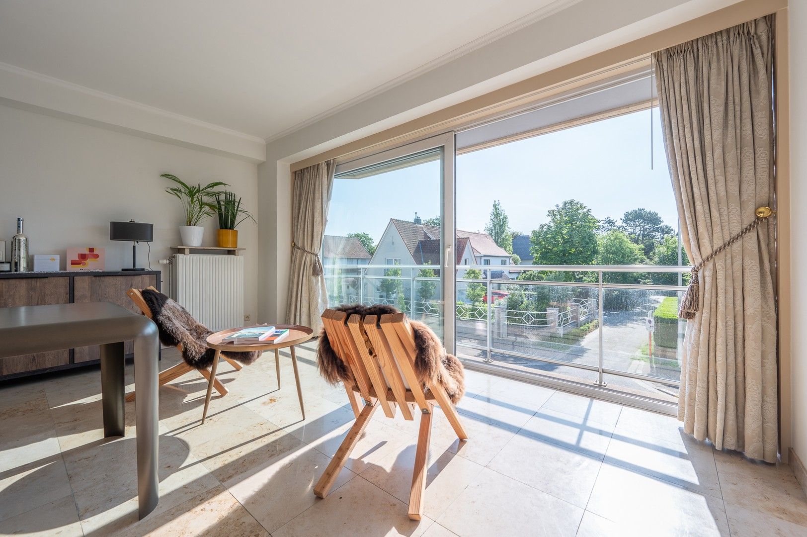 Ruim appartement met 3 slaapkamers op een centrale ligging genietend van magnifieke open zichten op Knokke. foto 5