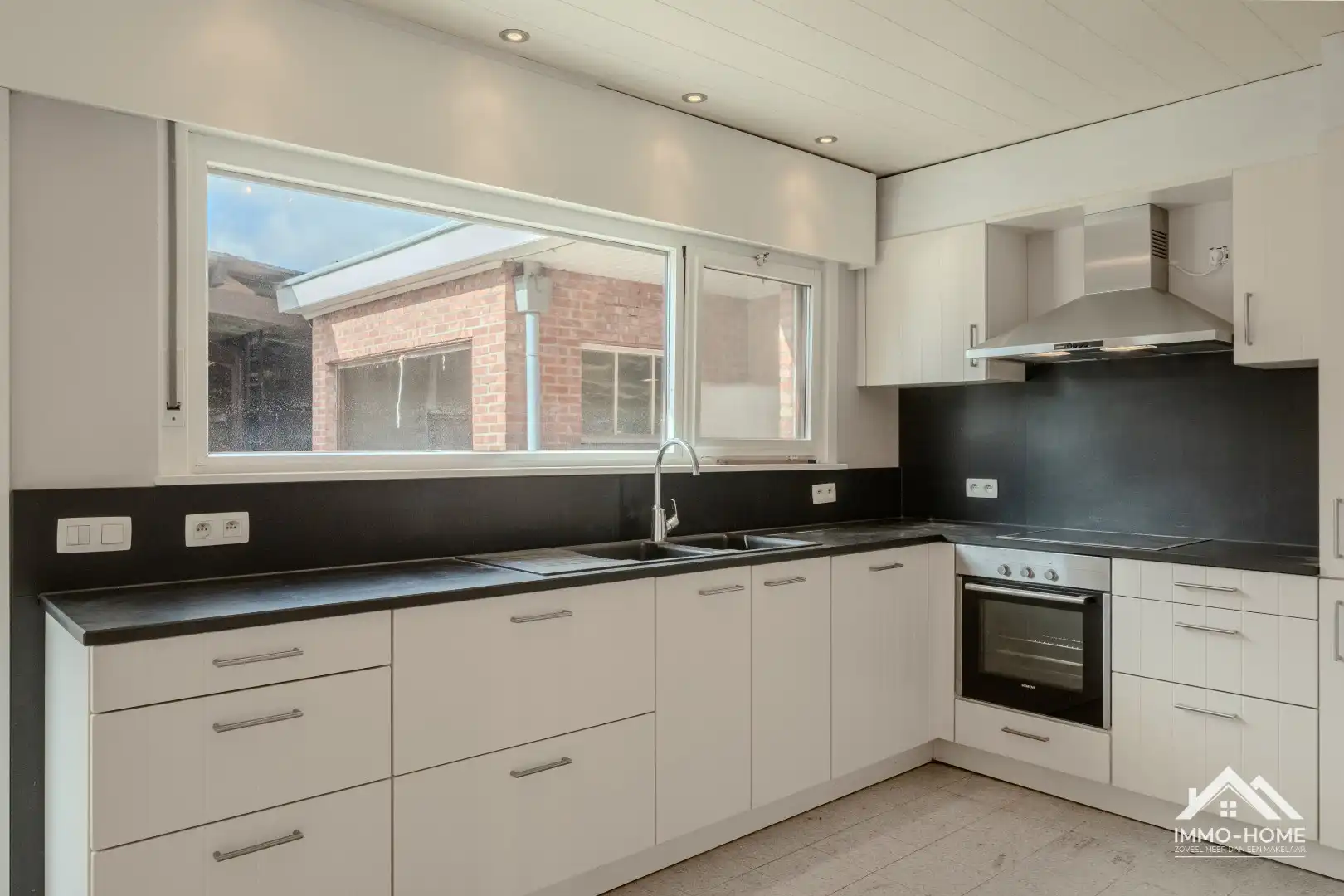 Ruime te renoveren hoekwoning met atelier!  foto 6