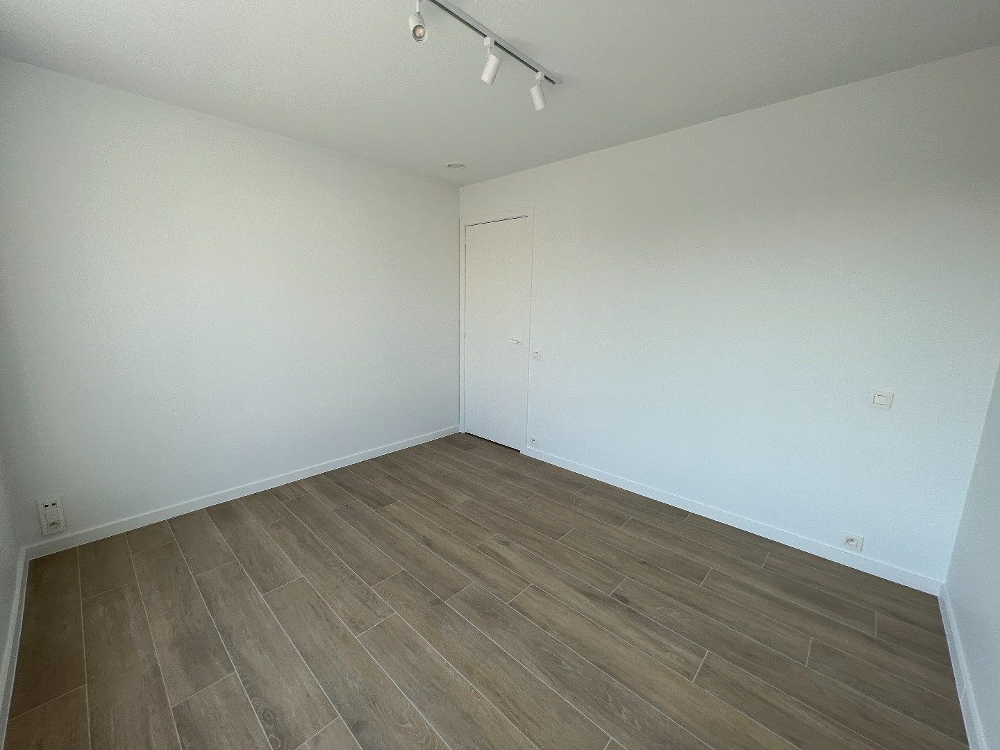 NIEUWBOUWAPPARTEMENT MET 2 SLAAPKAMERS, TERRAS EN CARPORT IN IEPER foto 11