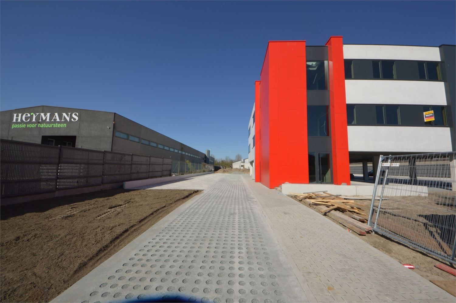 NIEUWBOUWKANTOREN MET PARKING NABIJ E40 foto 5