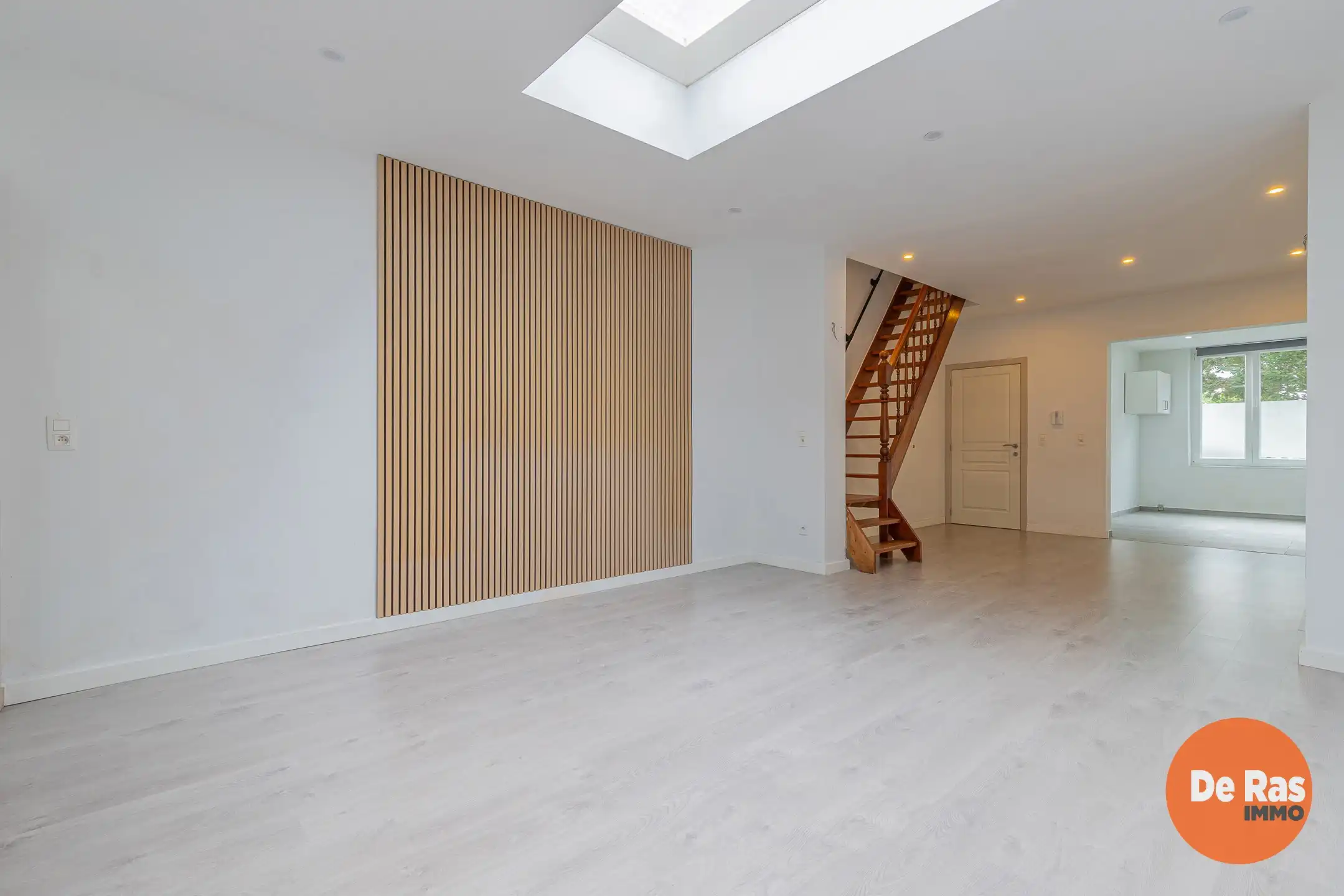 GRIMBERGEN-Gerenoveerde woning zonder tuin/koer aan de vaart foto 3