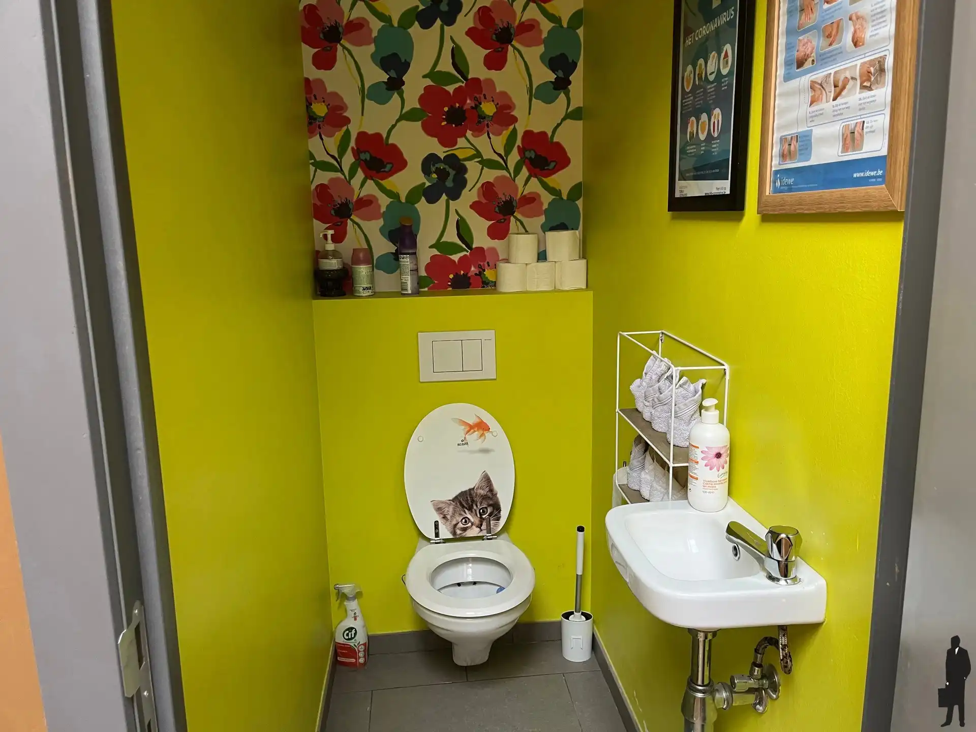 Commercieel handelsgelijkvloers van ca. 220m² centraal gelegen op de Bredabaan te Brasschaat! foto 7