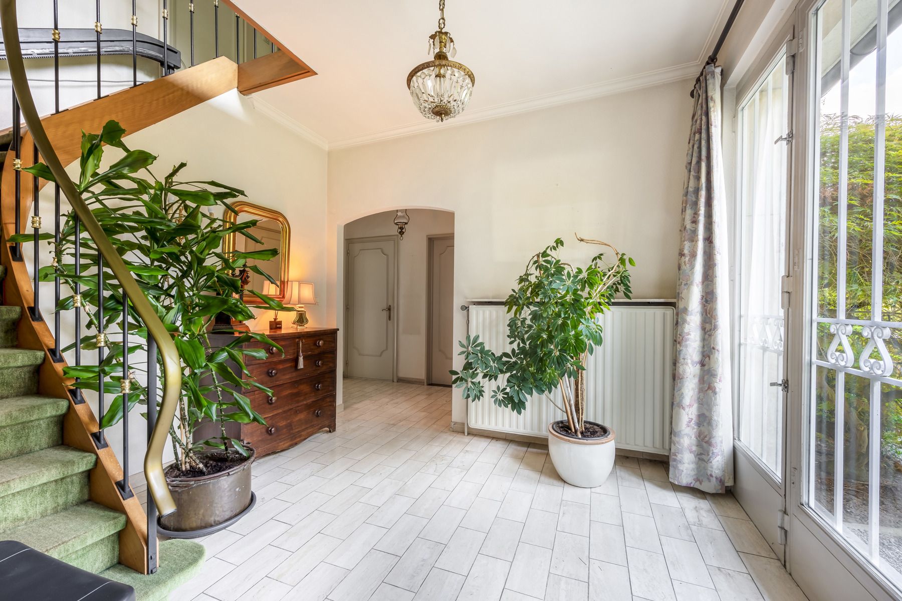 Te renoveren villa met veel potentieel foto 9