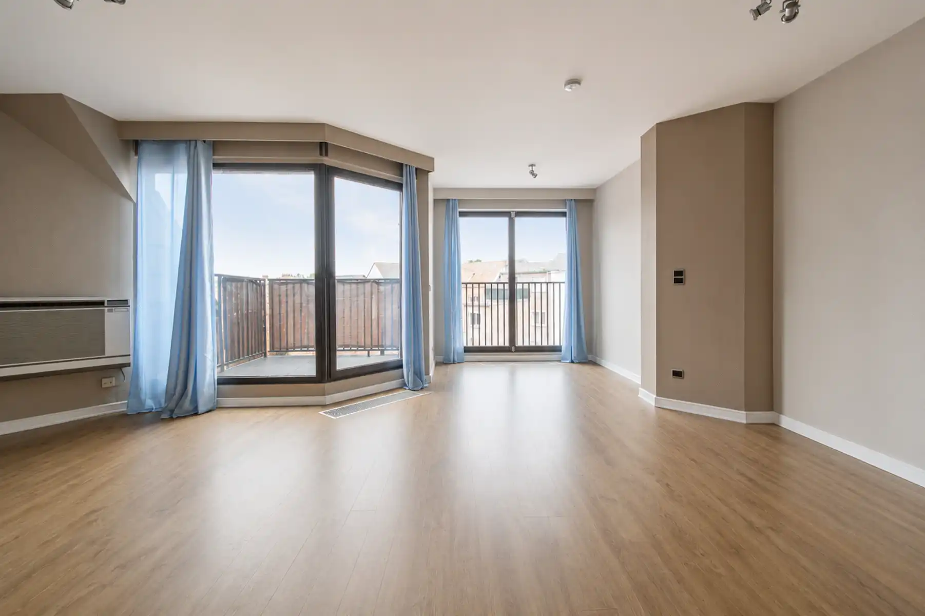 Instapklaar appartement aan de markt in Zele foto 3
