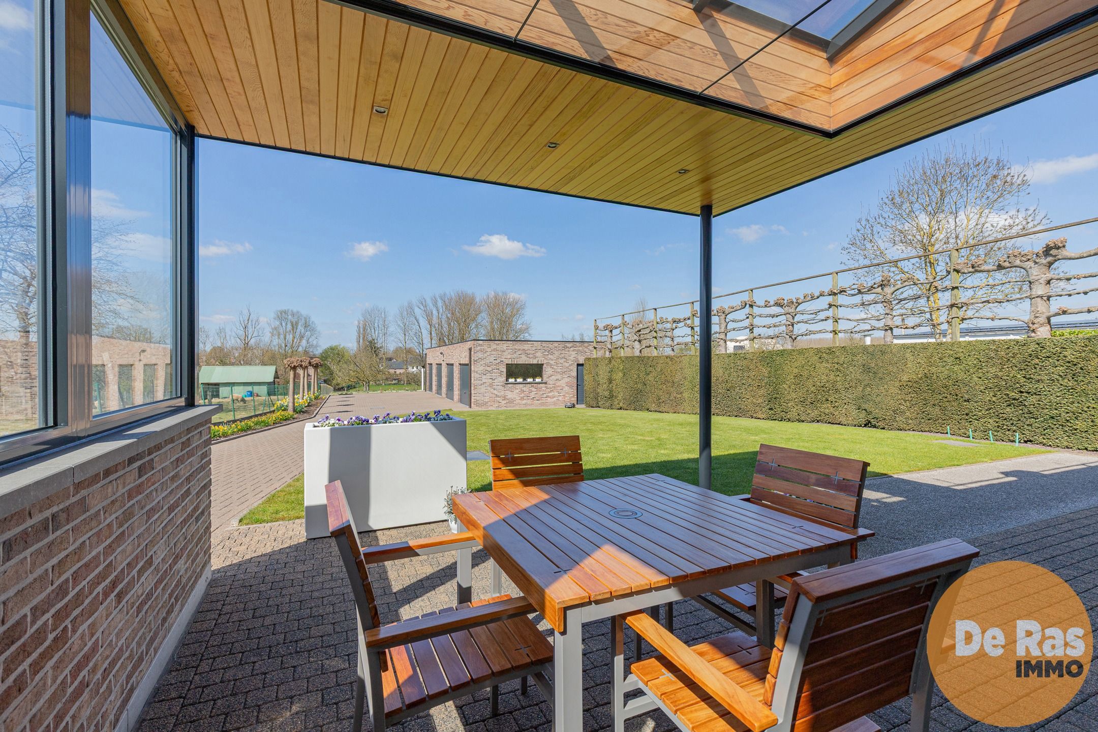 ERPE-MERE- KWALITATIEF EN CENTRAAL GELEGEN GELIJKVLOERSAPPARTEMENT foto {{pictureIndex}}
