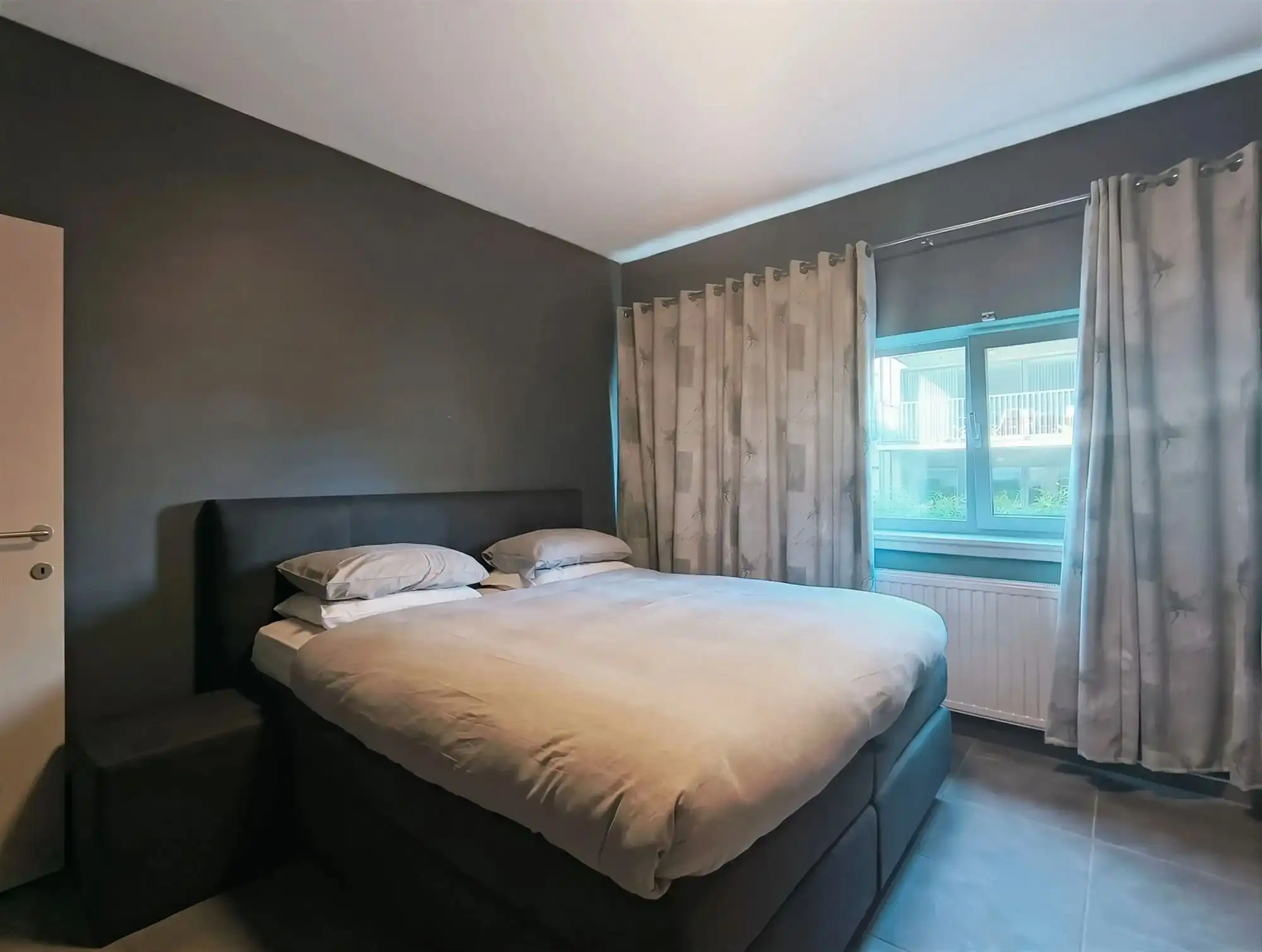 Wonen met klasse in dit appartement aan de waterkant. Met 2 slaapkamers, groot terras, autostaanplaats ondergronds. foto 9