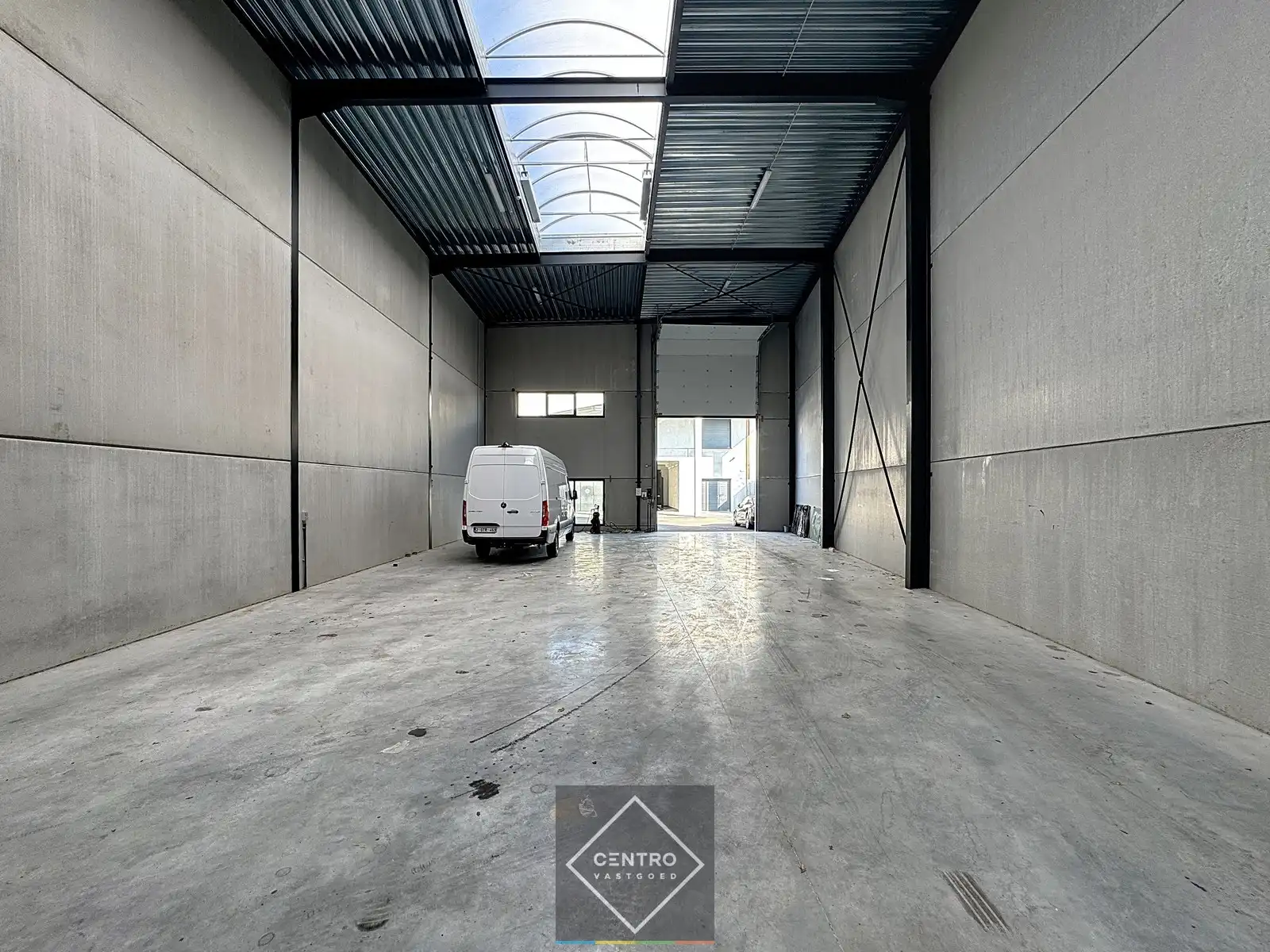 Verhuurd NB MAGAZIJN (332m²) met parkeergelegenheid voor de deur te koop langs de Aalterbaan te Maldegem (achter de nieuwe Mercedes-garage)! foto 5