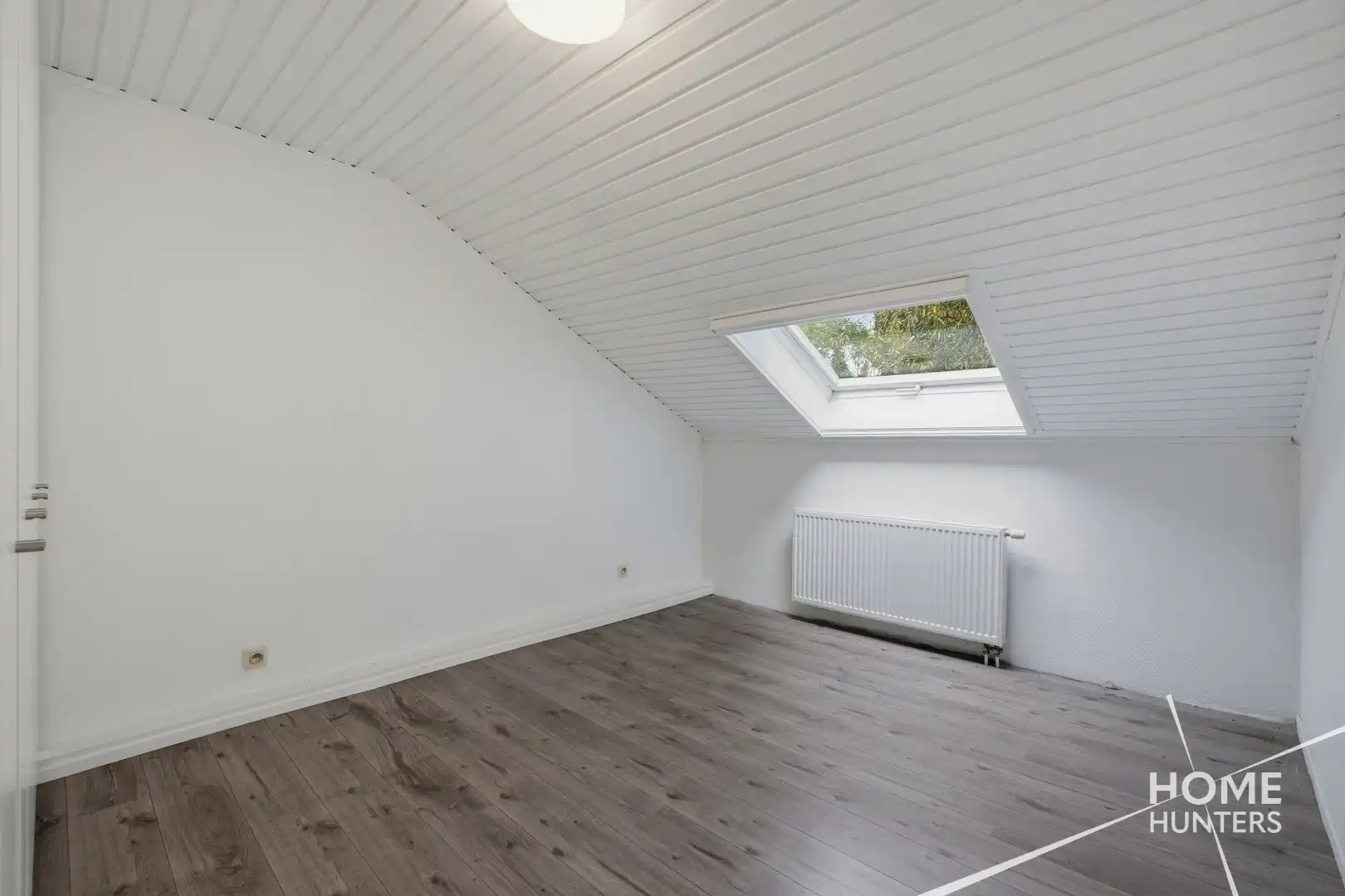 Landelijk gelegen instapklare woning met 4 slaapkamers, garage en tuin foto 14