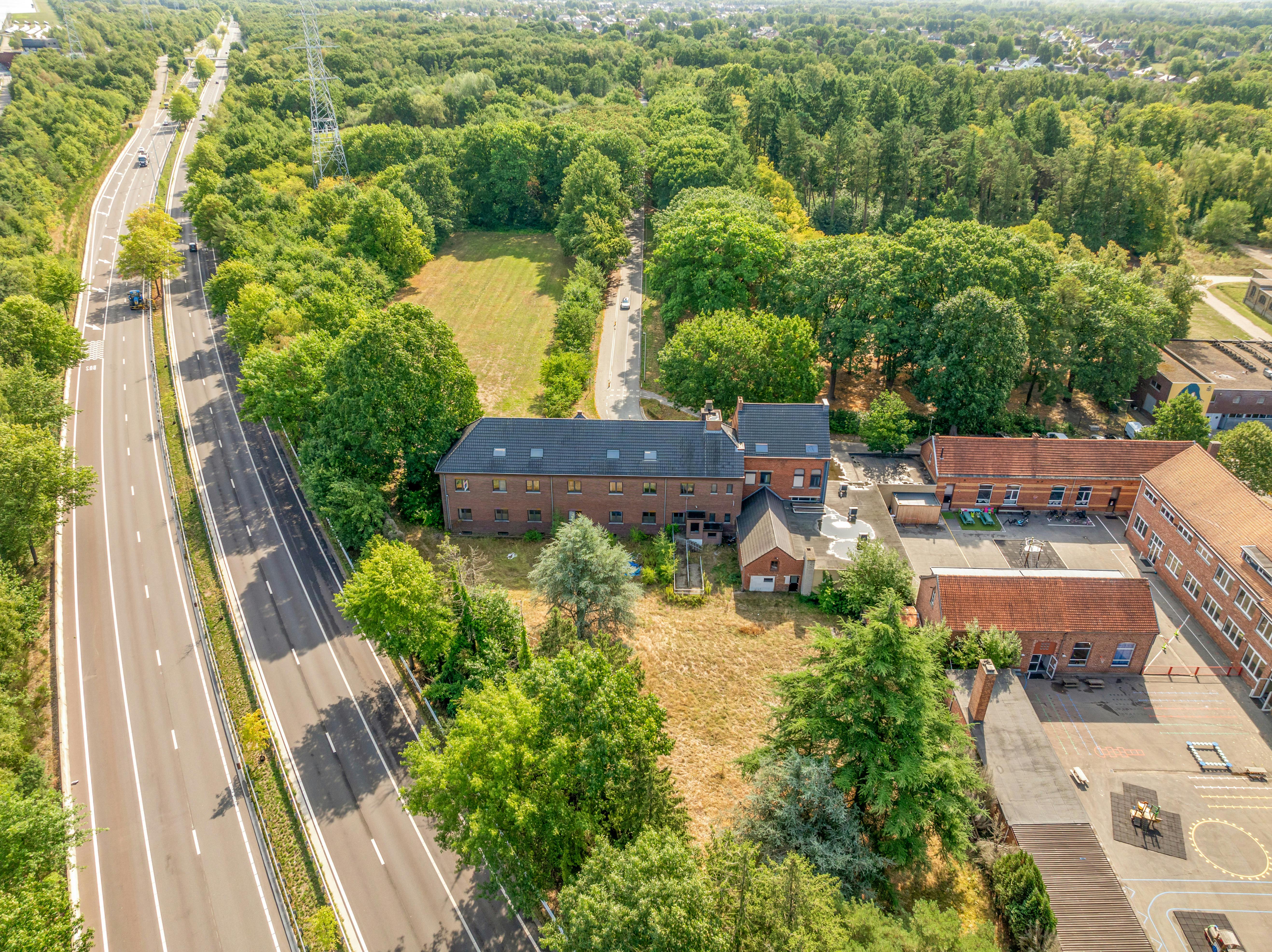 Uniek commercieel pand, klooster ‘Royer Heide’ in Diepenbeek foto 23