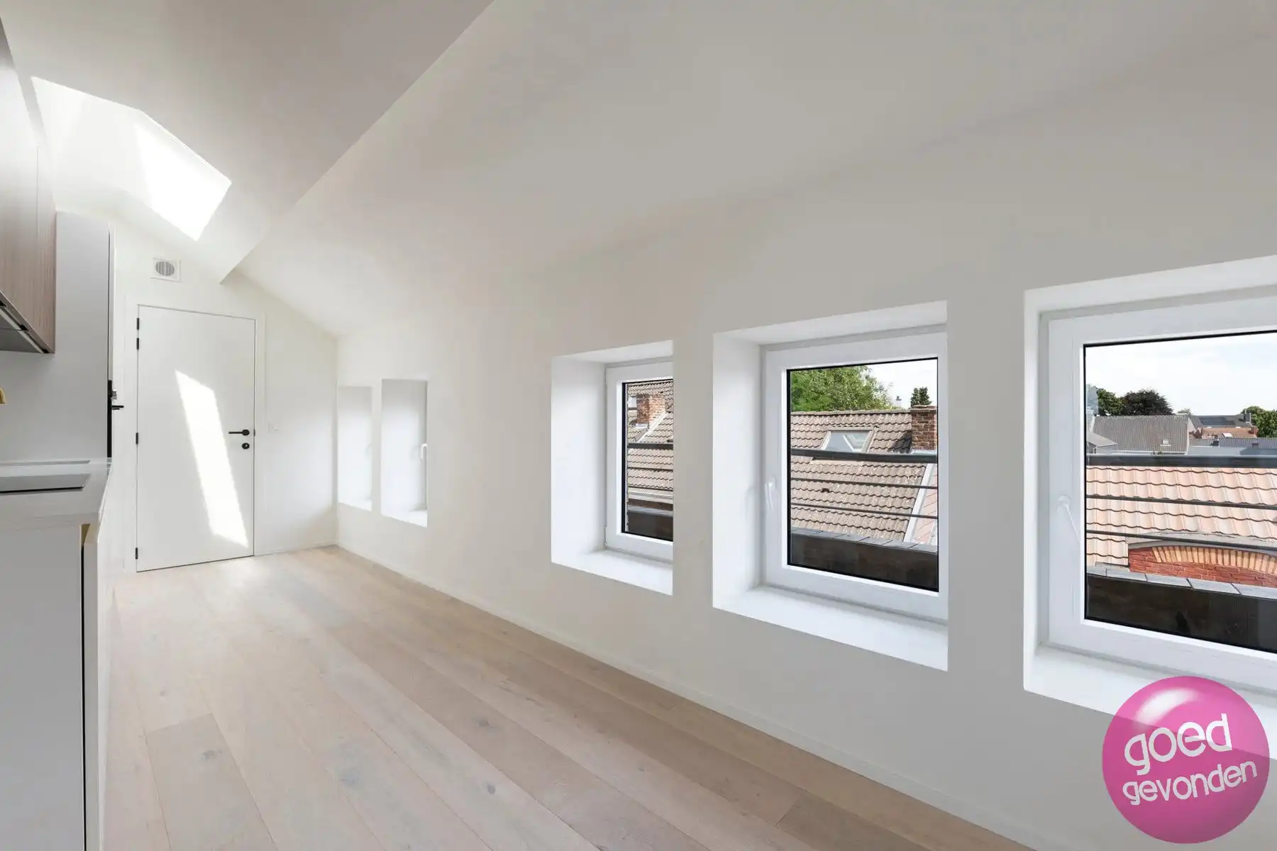 NIEUW APP - 1of2 SLK - TERRAS - KELDER - CENTRUM - GEEN BTW foto 4