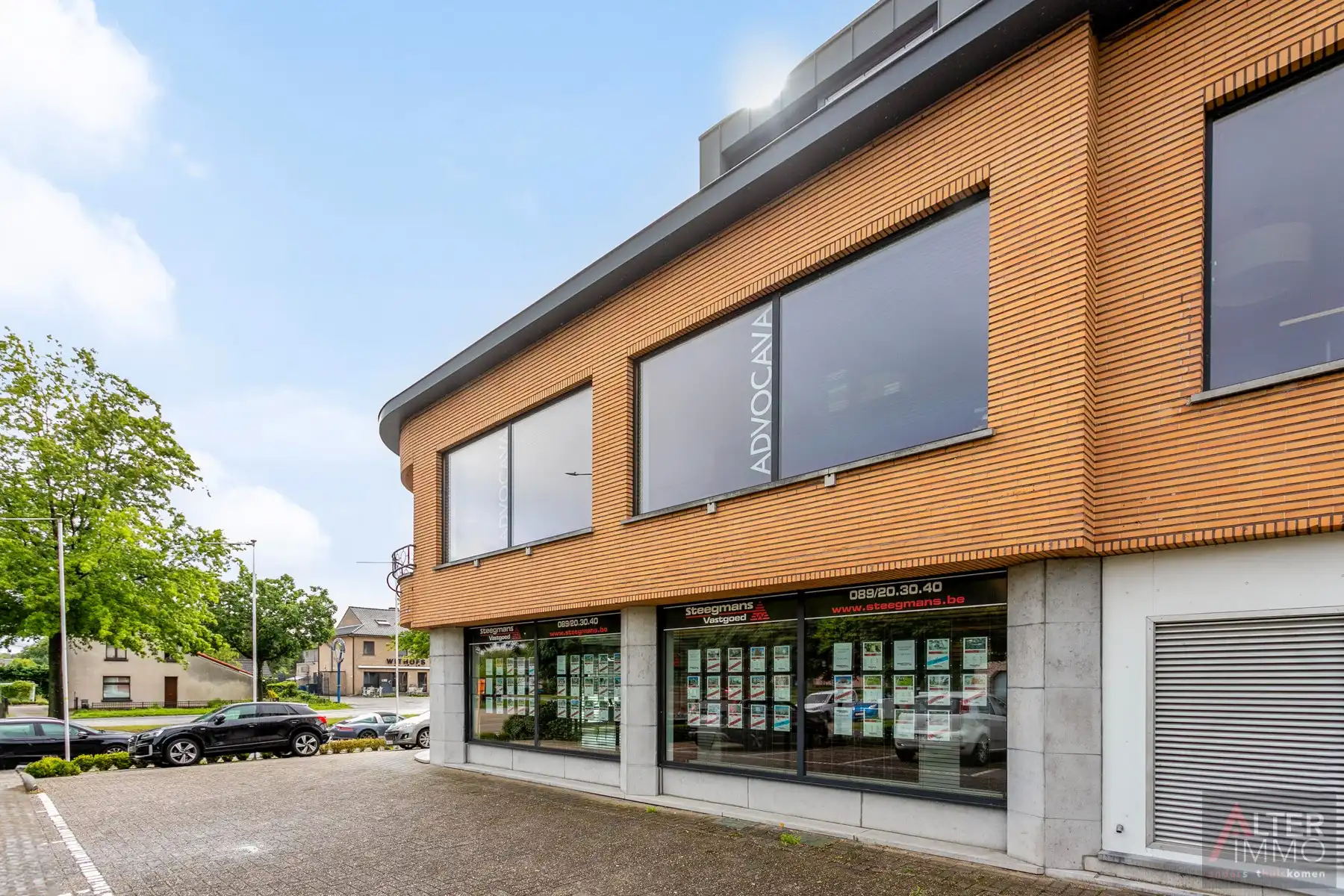 Bedrijfspand met appartement op toplocatie met uiterste visibiliteit! foto 3