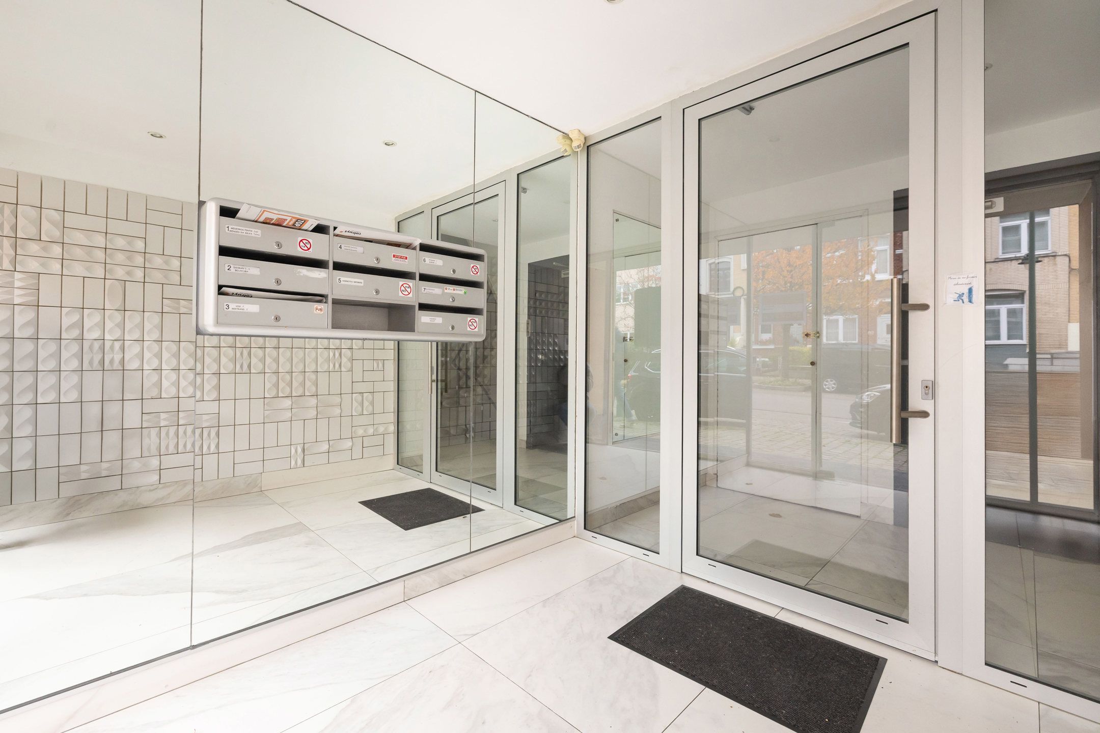 Zeer licht! Begane grond met 1 slaapkamer + bureau. foto 12