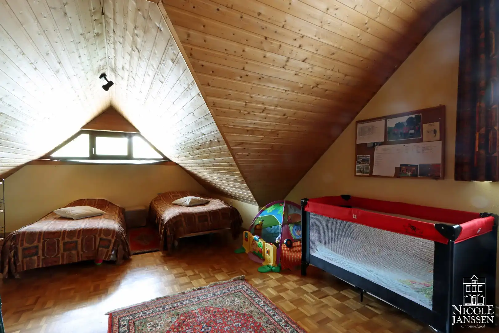 Goed onderhouden gezinswoning met diepe tuin met zwembad foto 19