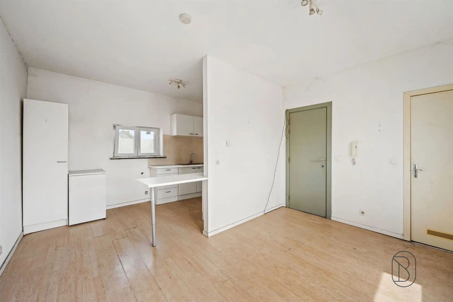 Te renoveren woning met 5 kamers, en parkeergelegenheid  foto 5