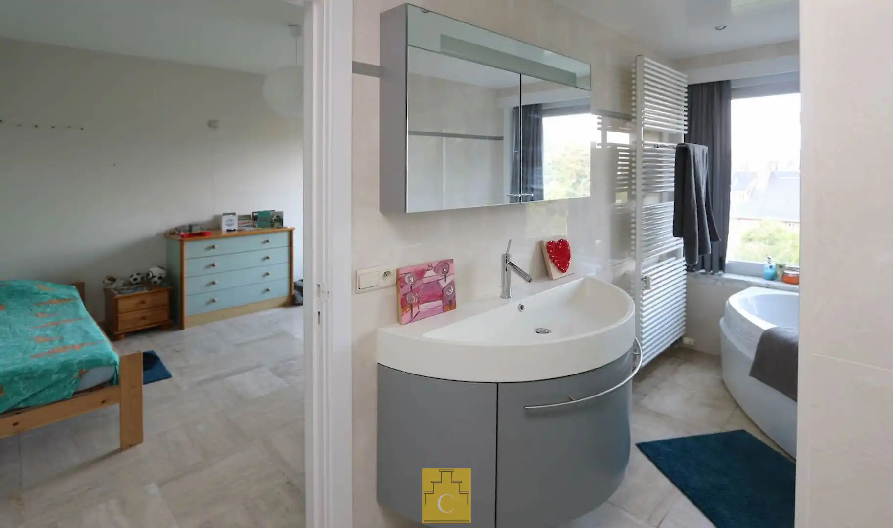 Ruim hoekappartement (155 m2) te Sint-Andries, 3 slaapkamer, terras , lift en garagebox foto 10