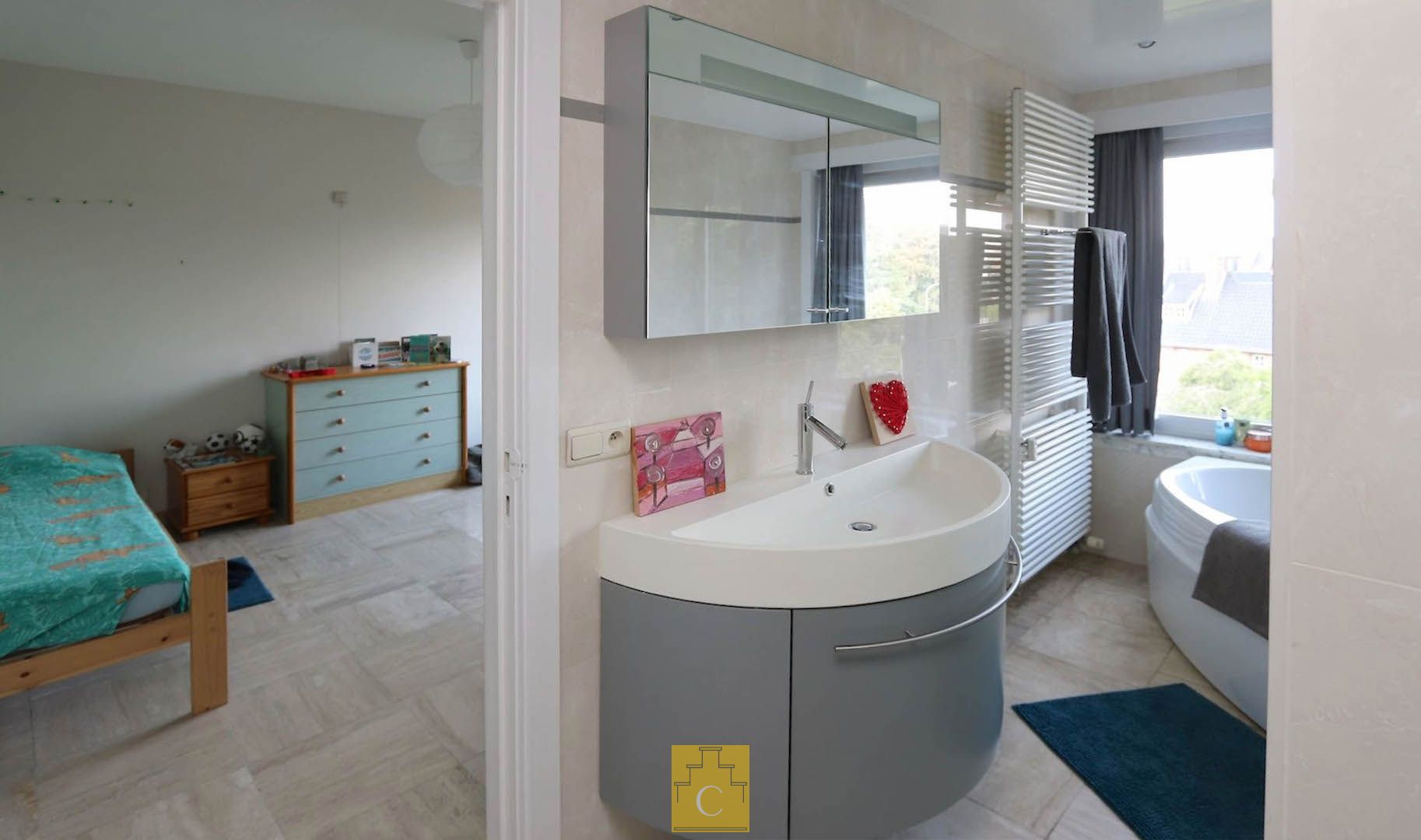 Ruim hoekappartement (155 m2) te Sint-Andries, 3 slaapkamer, terras , lift en garagebox foto 10