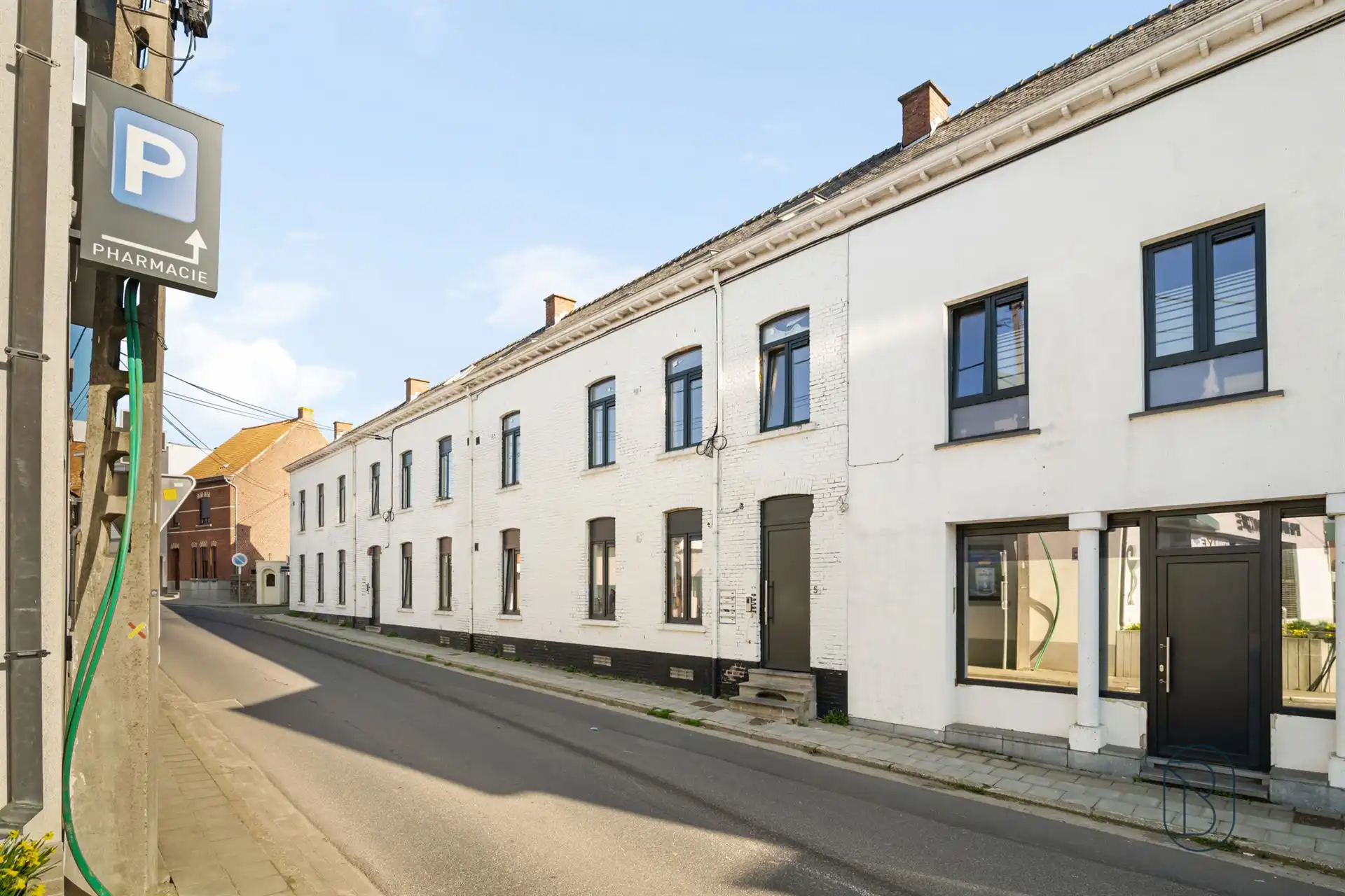 Opbrengsteigendom met 14 app en handelsruimte in Ellezelles foto 12