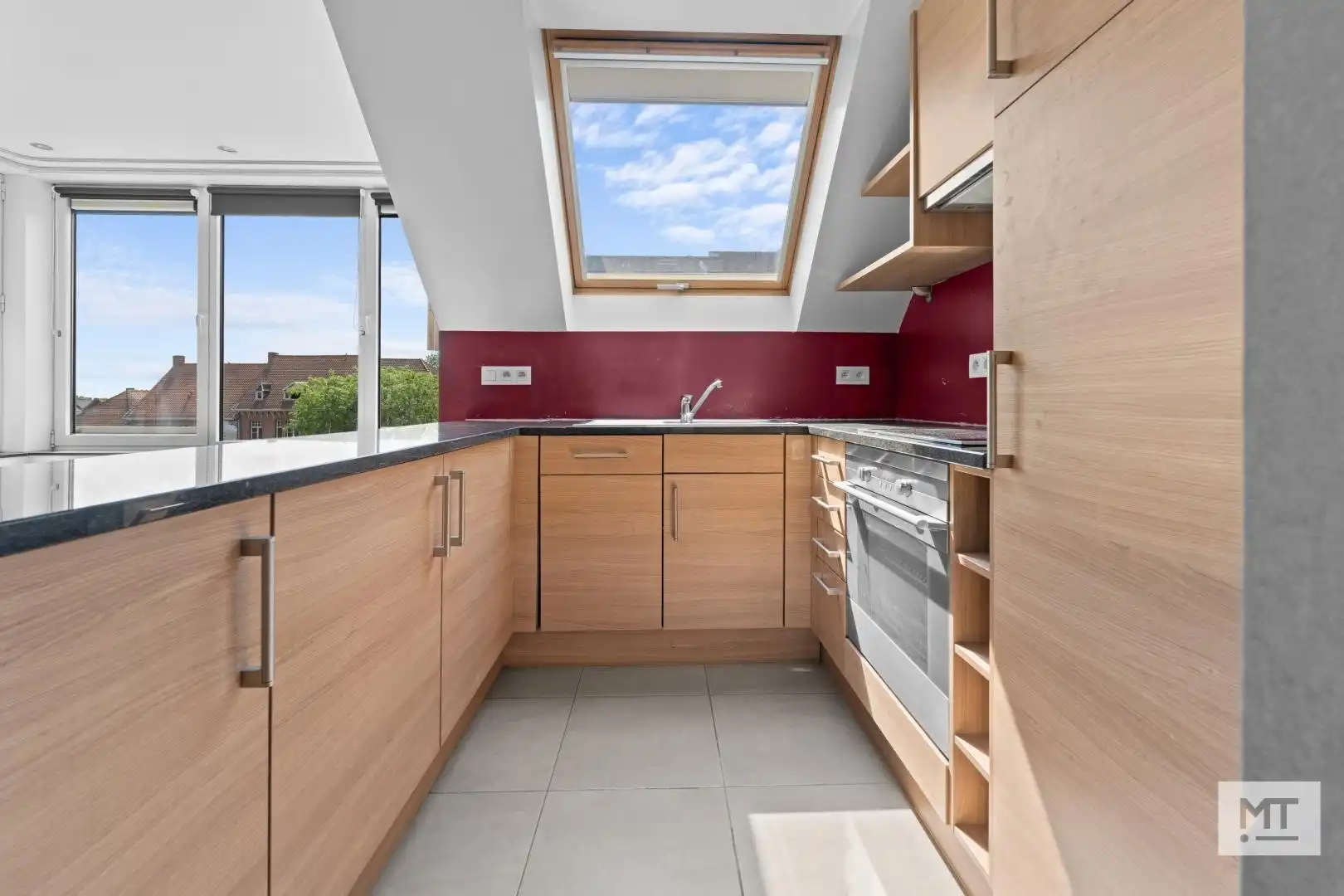 Ruim appartement (109 m²) met 2 slaapkamers en garage te koop in de dorpskern van Beselare foto 7