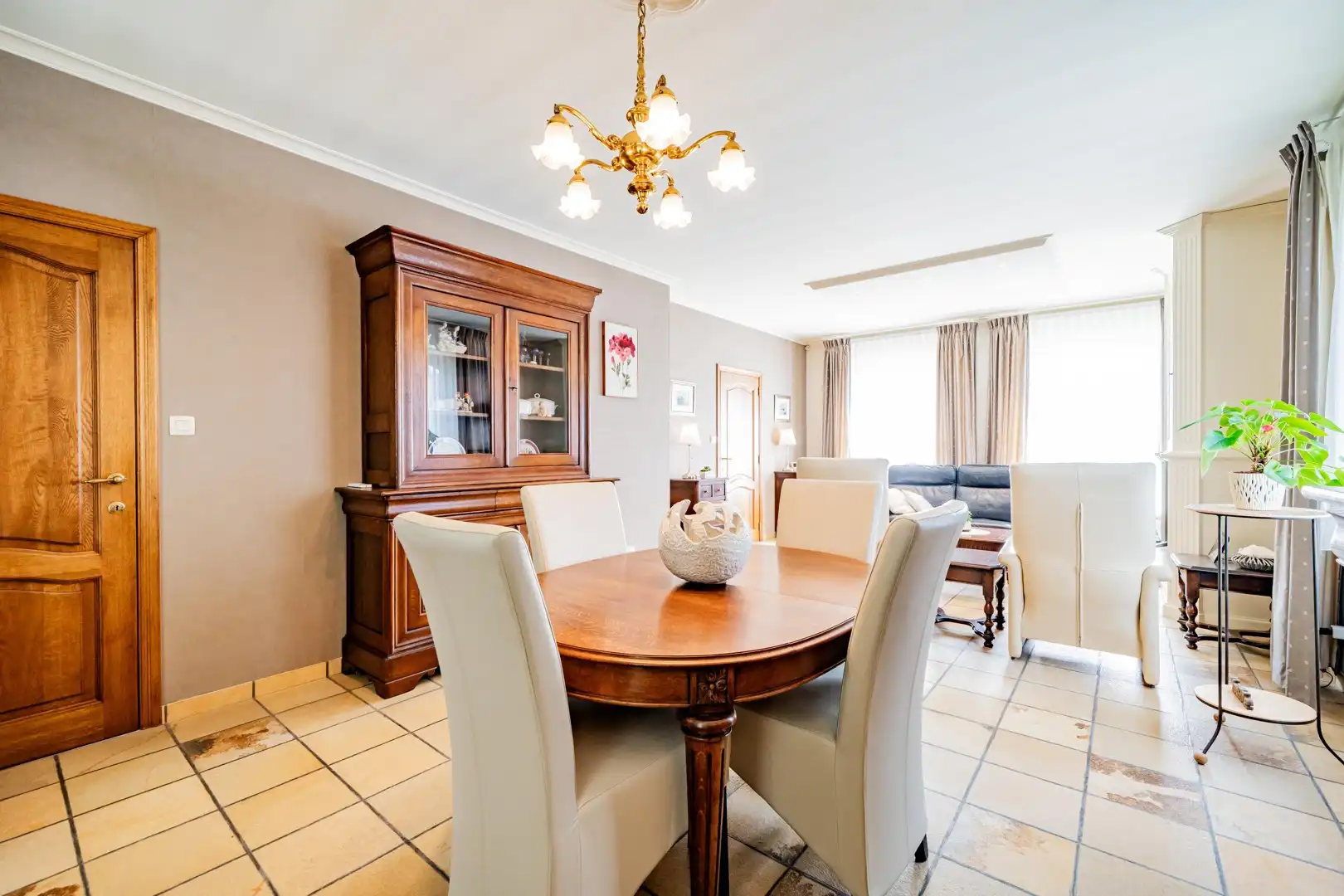 Charmante en bijzonder ruime woning met prachtige tuin en 3 slaapkamers foto 8