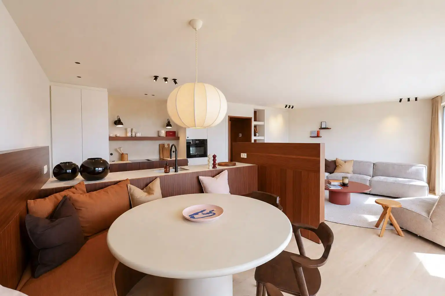 Prestigieus gerenoveerd appartement afgewerkt met hoogwaardige materialen gelegen nabij het Driehoeksplein. foto 15