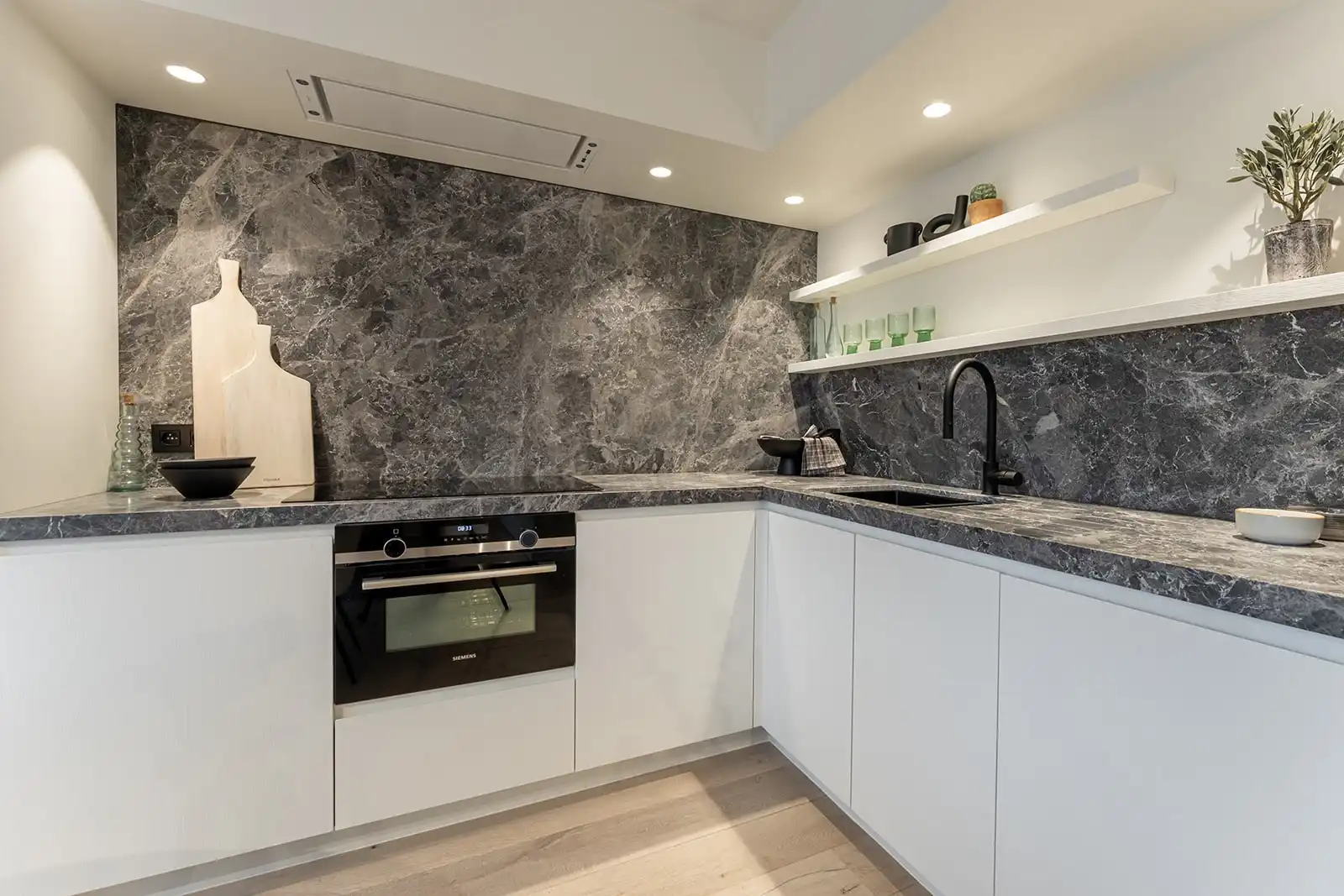 Prachtige penthouse met grote zonneterrassen (50 m²), met zijdelings zeezicht. foto 5