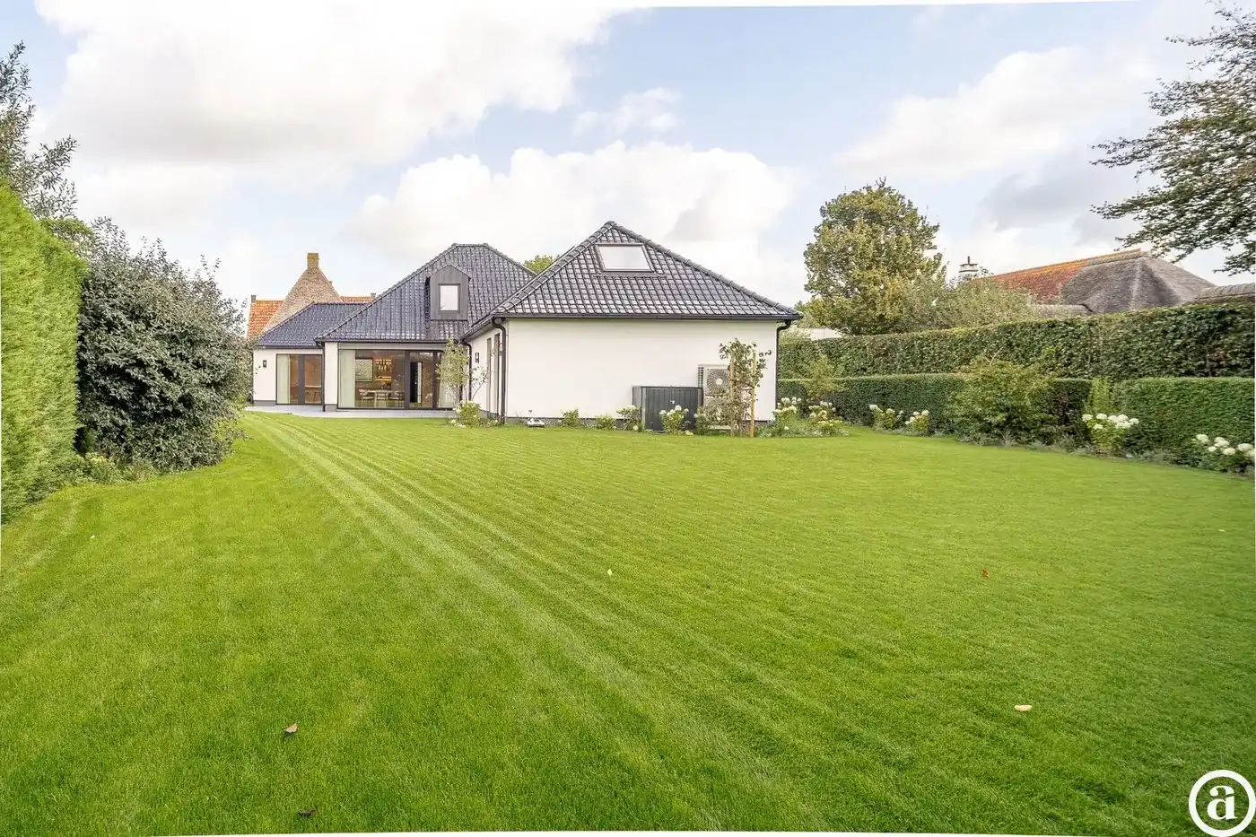 Gerenoveerde villa met 5 slaapkamers gelegen in een rustige residentiële omgeving  foto 35