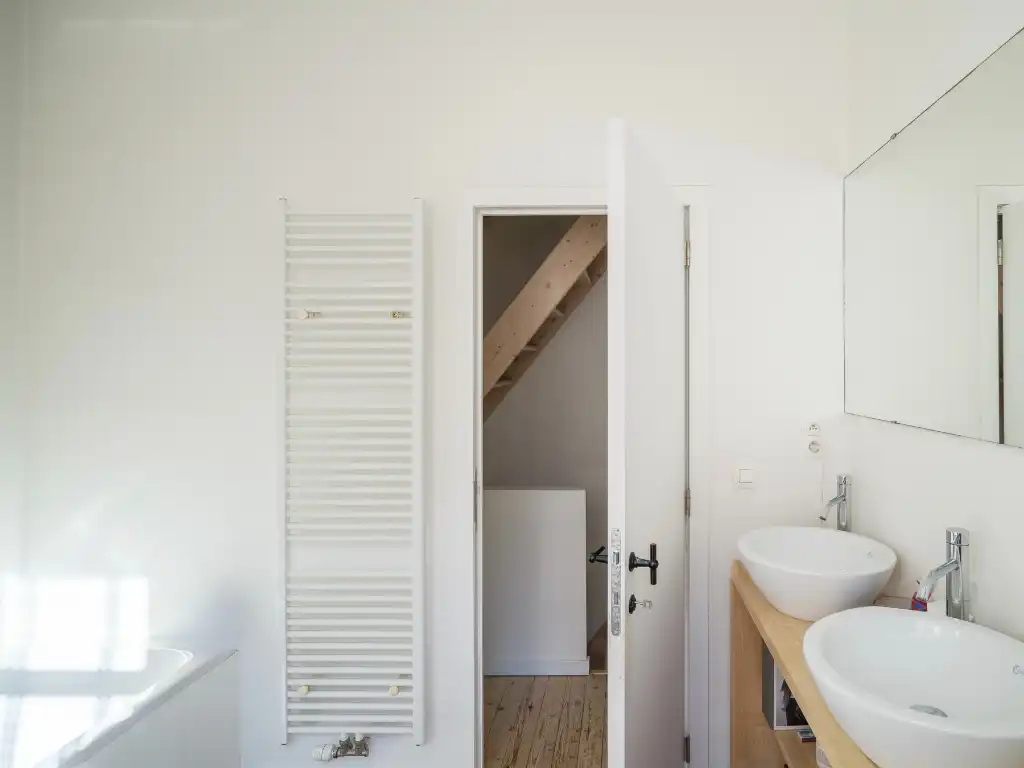 Lichtrijke stadswoning met 3 slaapkamers en buitenruimte, gelegen in een rustige straat op korte afstand van het centrum van Gent. foto 7