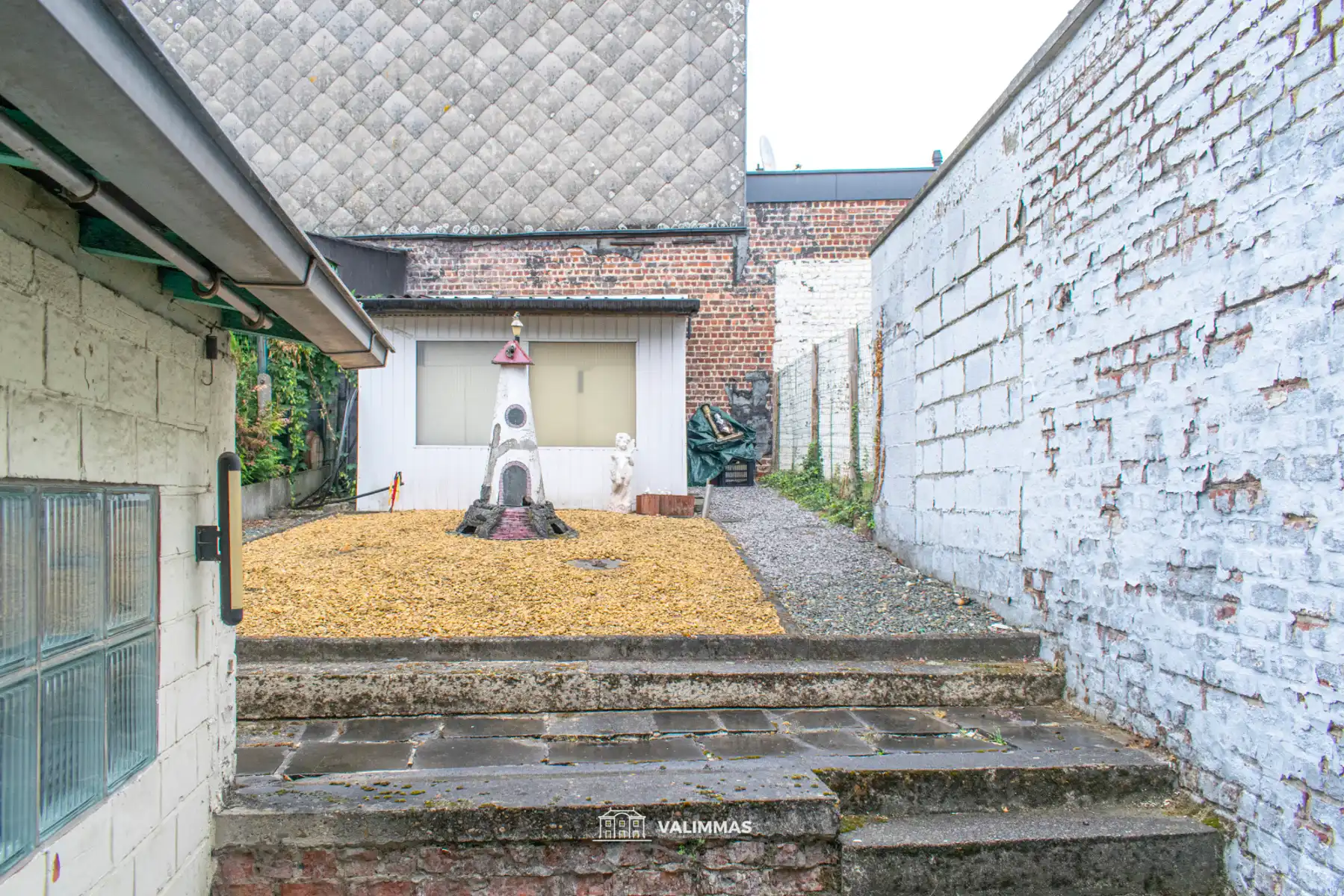 Een rijwoning met tuintje, nabij het centrum van Asse... foto 5