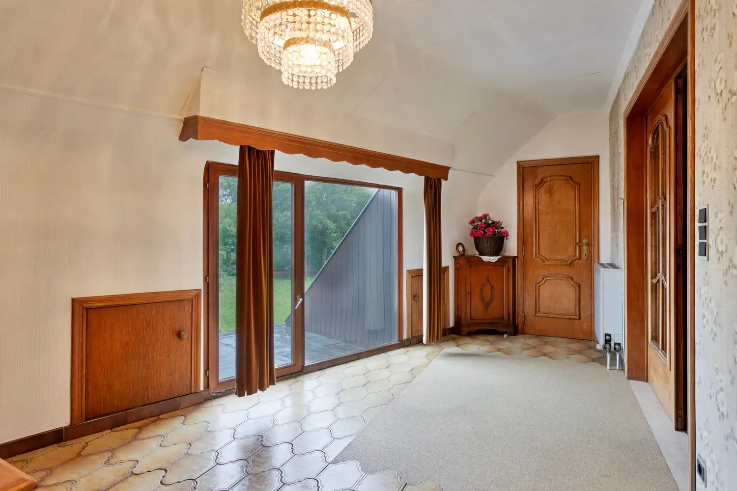 Te renoveren appartemtent met garage te koop! foto 8