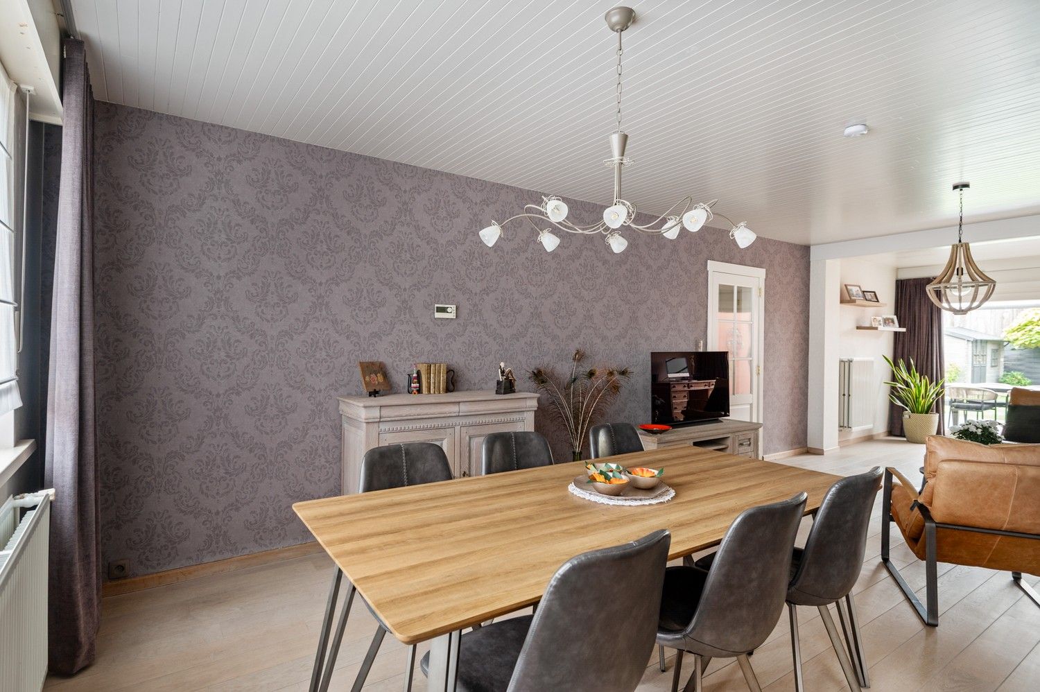 Prachtige recent gerenoveerde gezinswoning met tuin en garage in hartje Brasschaat foto 4